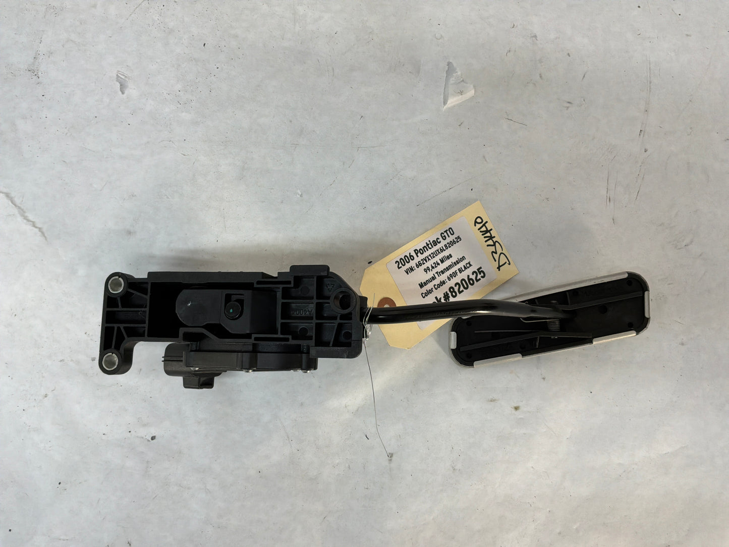 Gas pedal - Day's Parts Yard