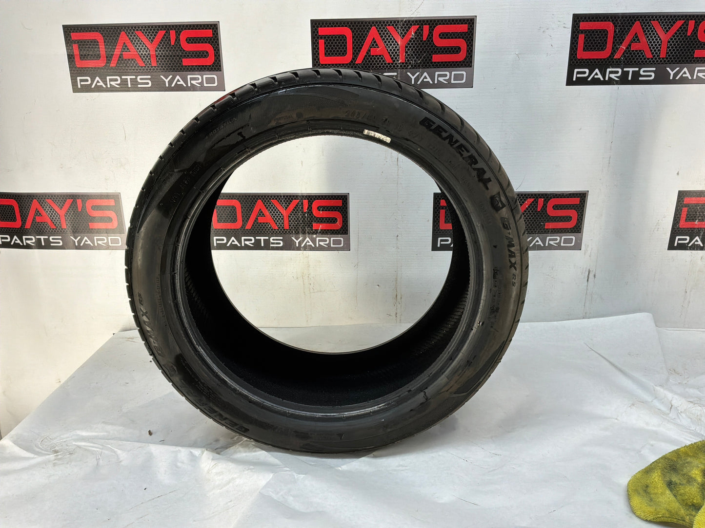Genera G- Max Tire Set 245/40ZR18 - Day's Parts Yard