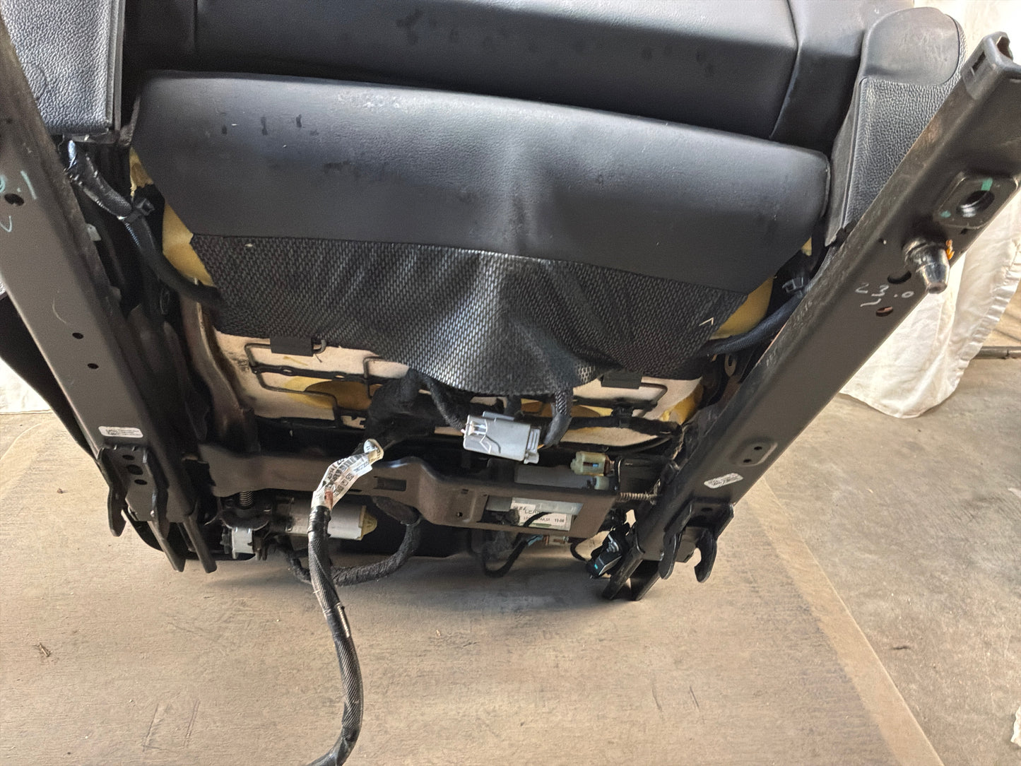 Lh front seat - Day's Parts Yard