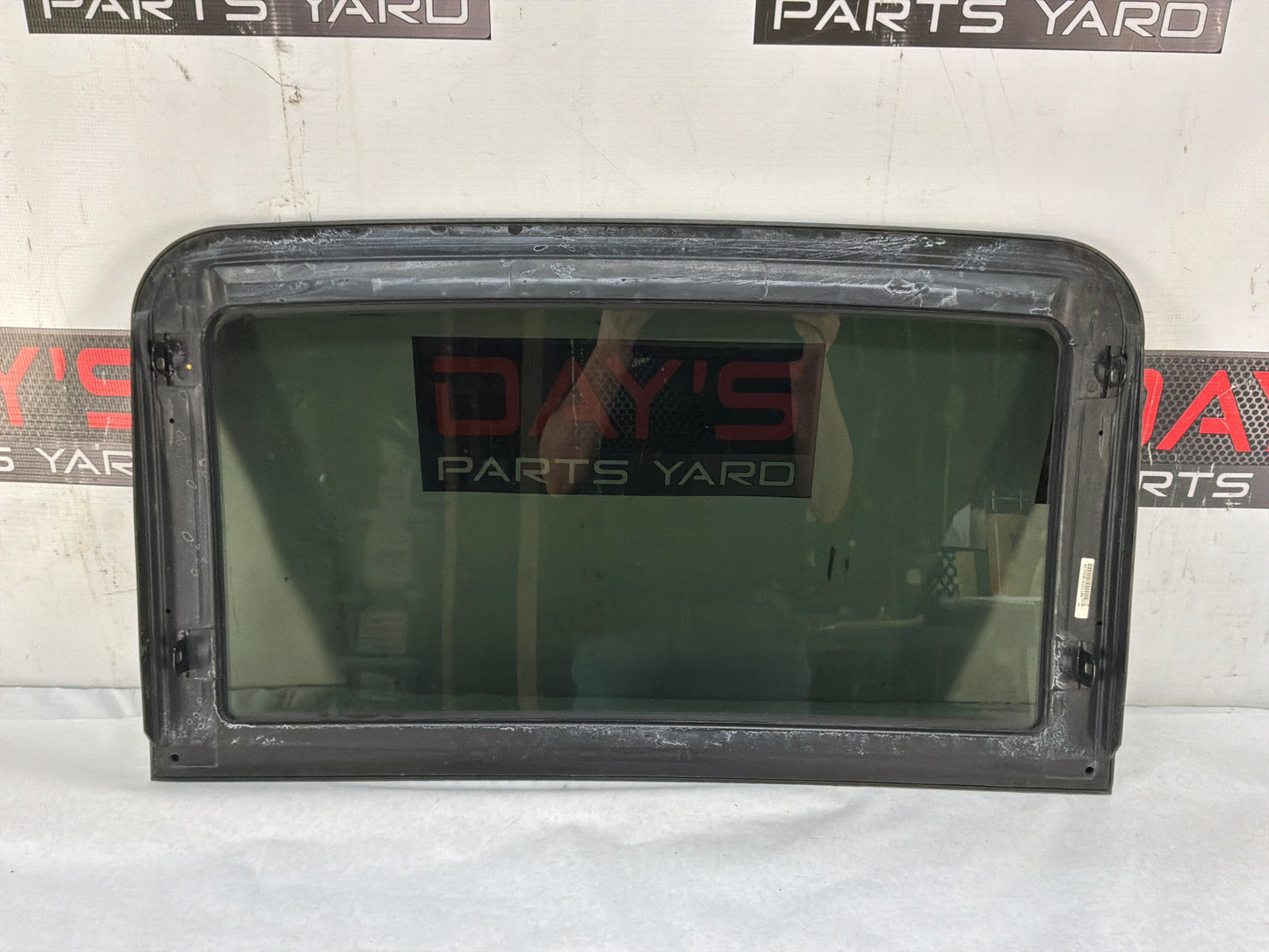 Sun roof glass - Day's Parts Yard