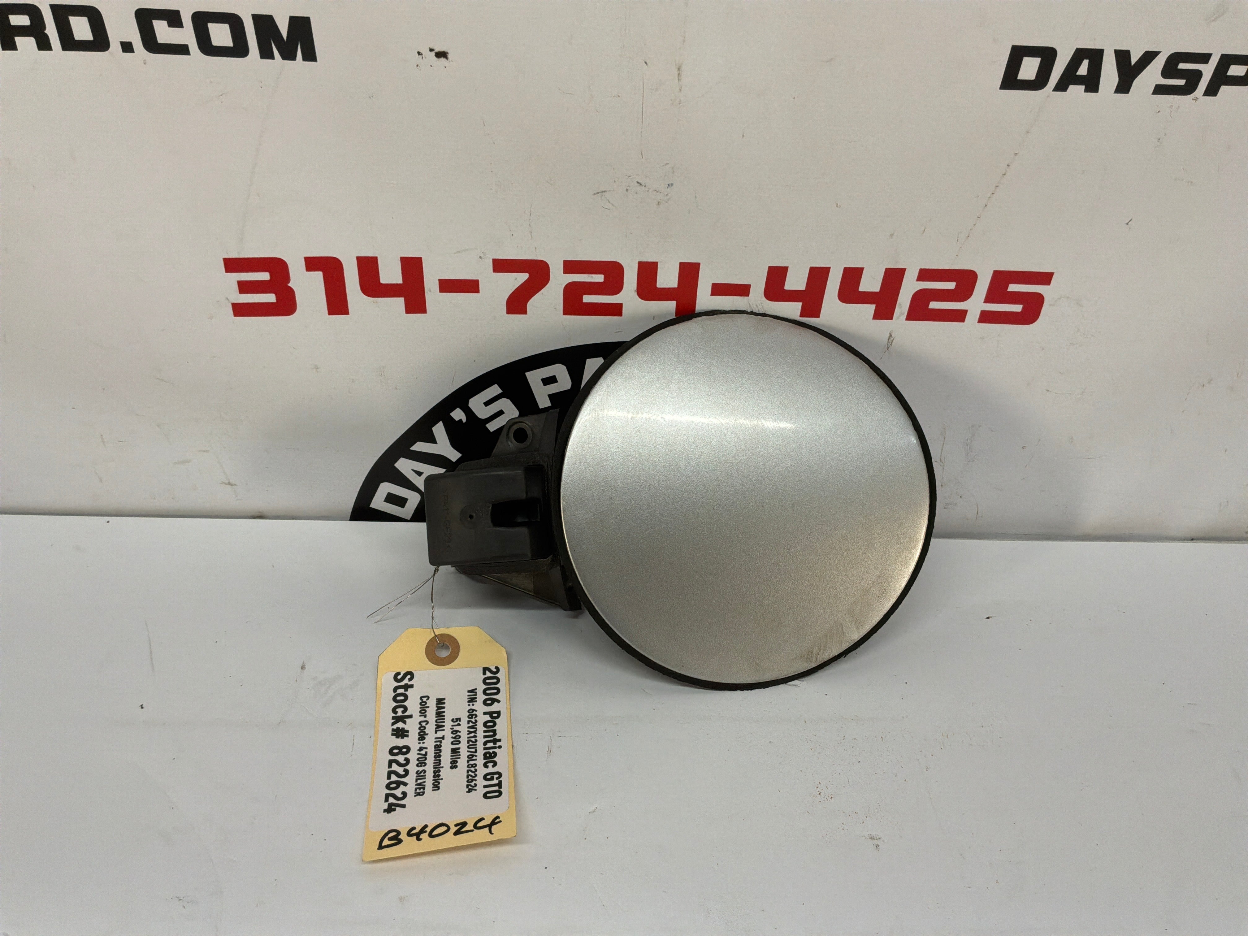 2006 Pontiac GTO Fuel Gas Door Lid Cover Assembly OEM | Day's
