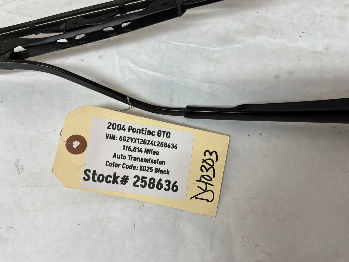 2004 Pontiac GTO RH & LH Windshield Wiper Arms OEM