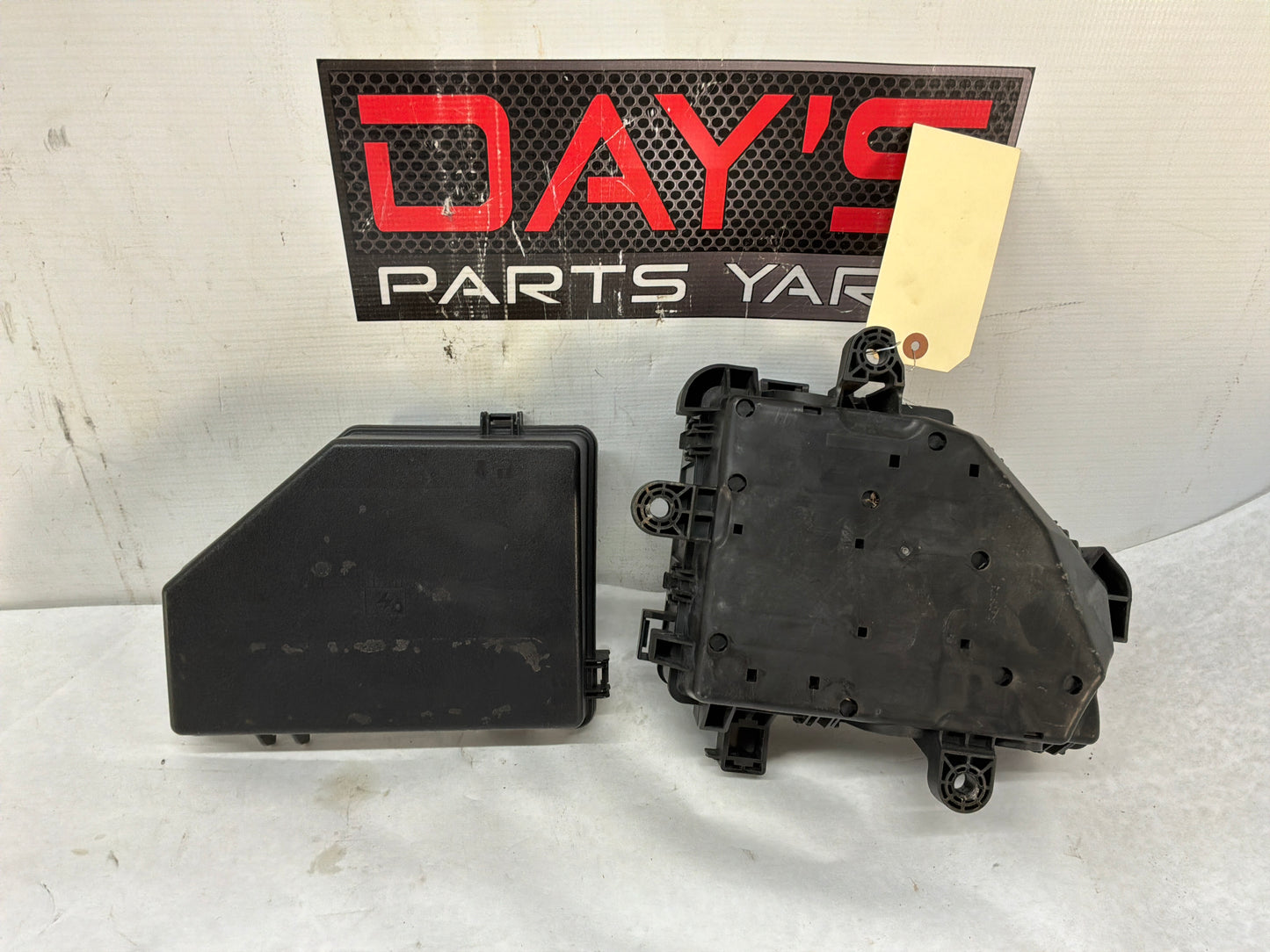 2008 Pontiac G8 Base Fuse Box w/ Lid Cover OEM