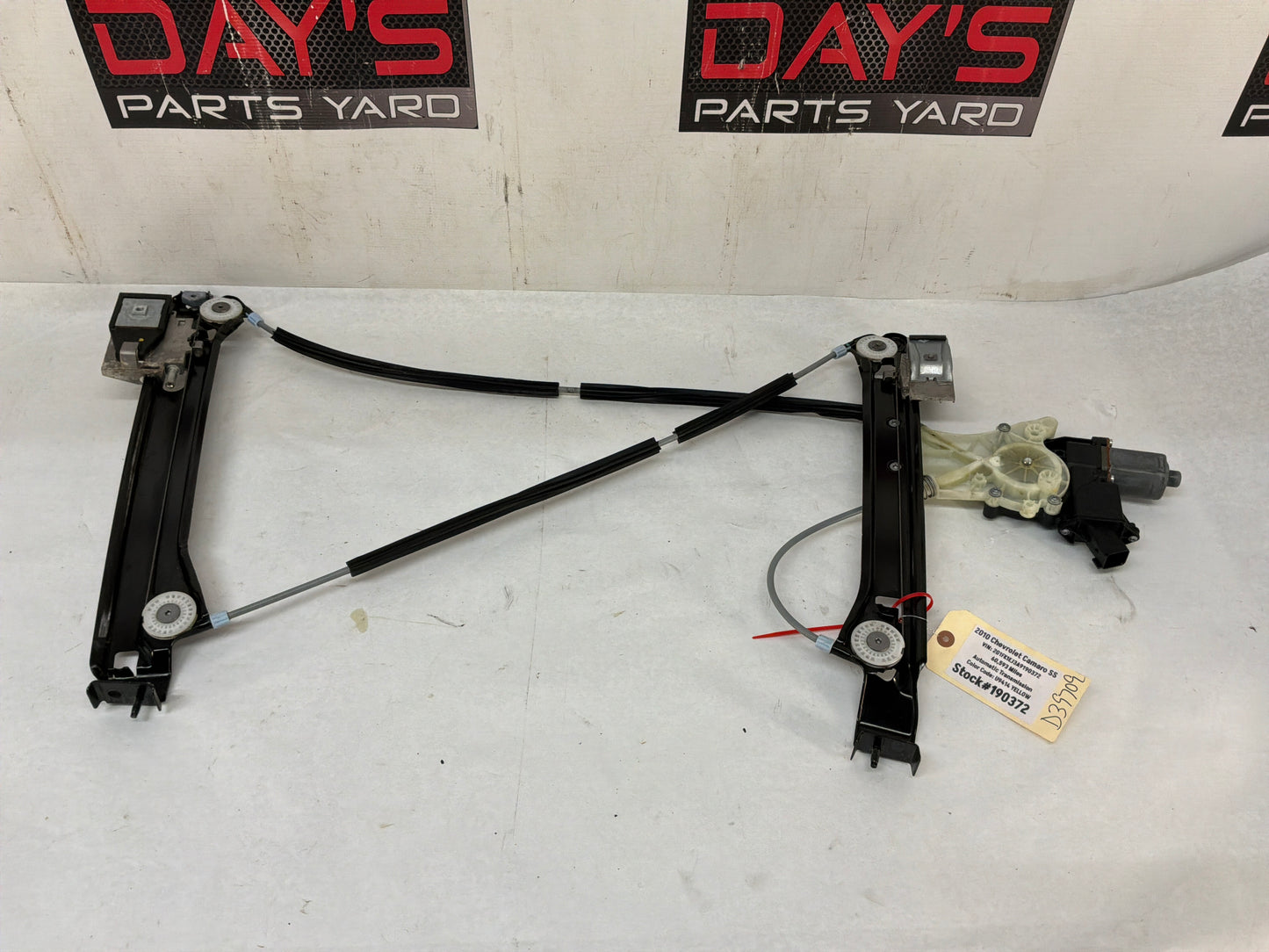 Rh front window regulator - Day's Parts Yard