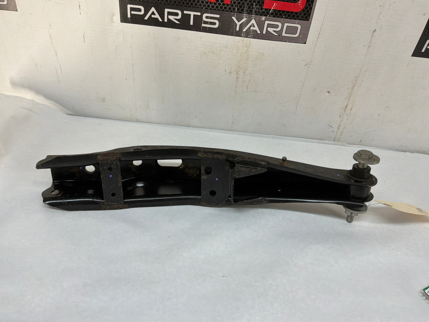 Lh rear control arm - Day's Parts Yard