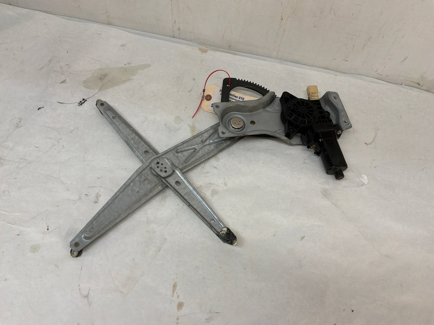 Rh window regulator - Day's Parts Yard