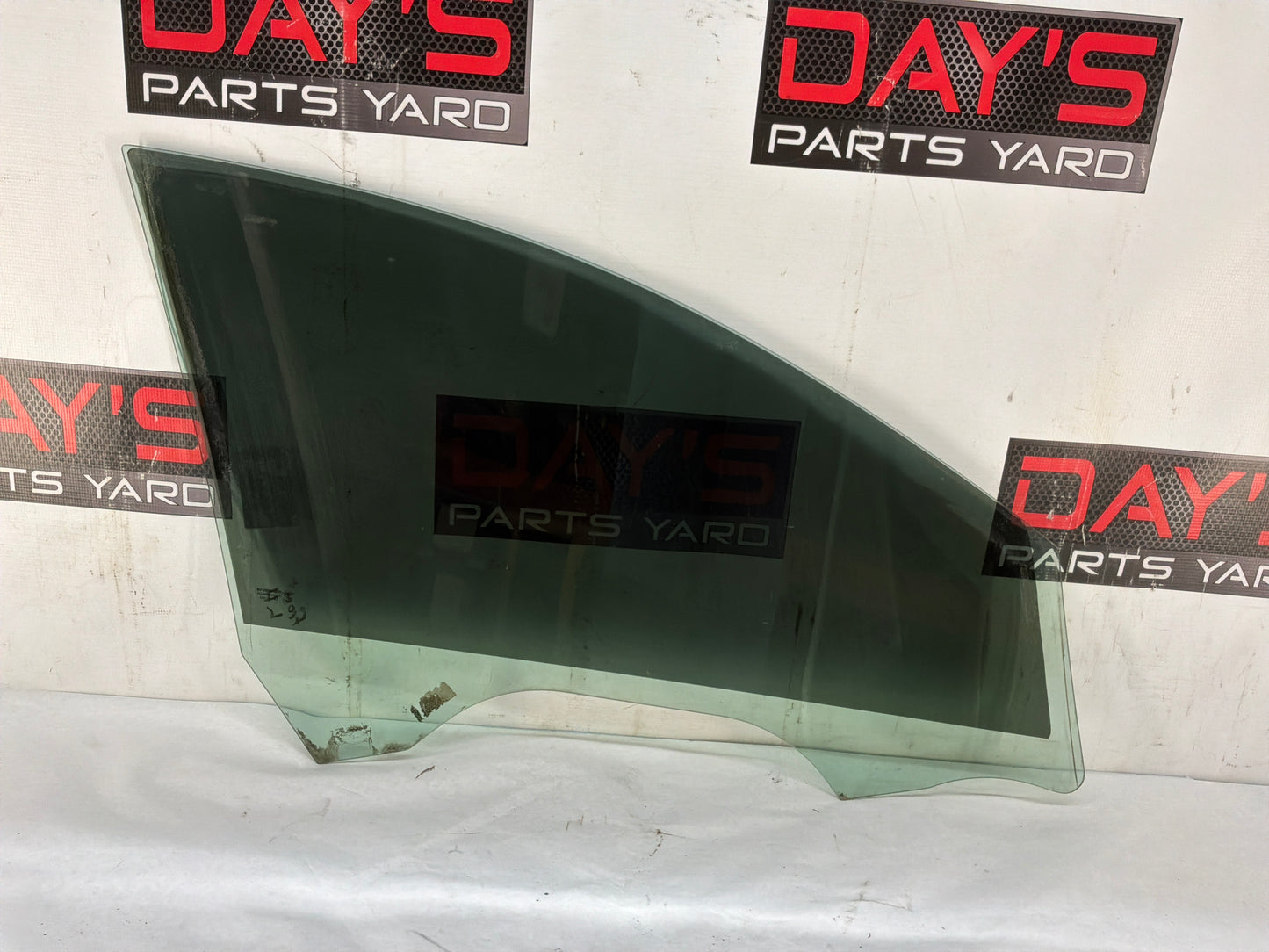 Lh window glass - Day's Parts Yard