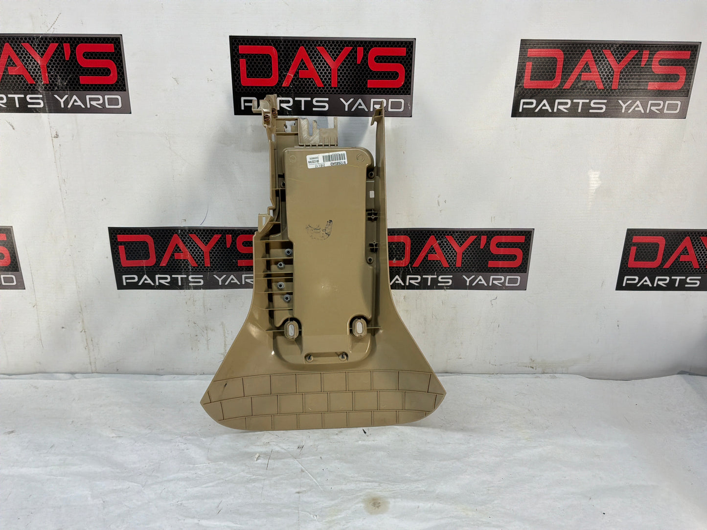 Center console - Day's Parts Yard