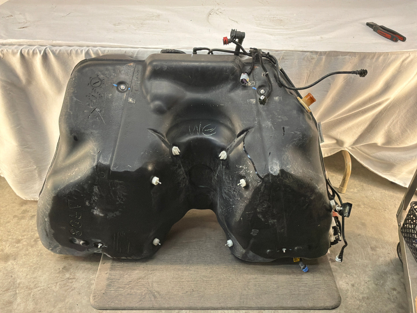 Fuel tank w pumps - Day's Parts Yard