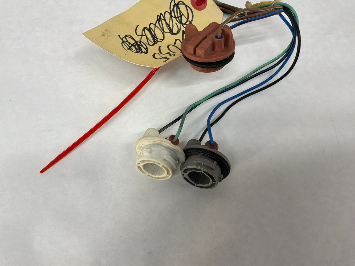 2006 Pontiac GTO RH & LH Taillight Tail Light Wire Wiring Harness Sockets OEM