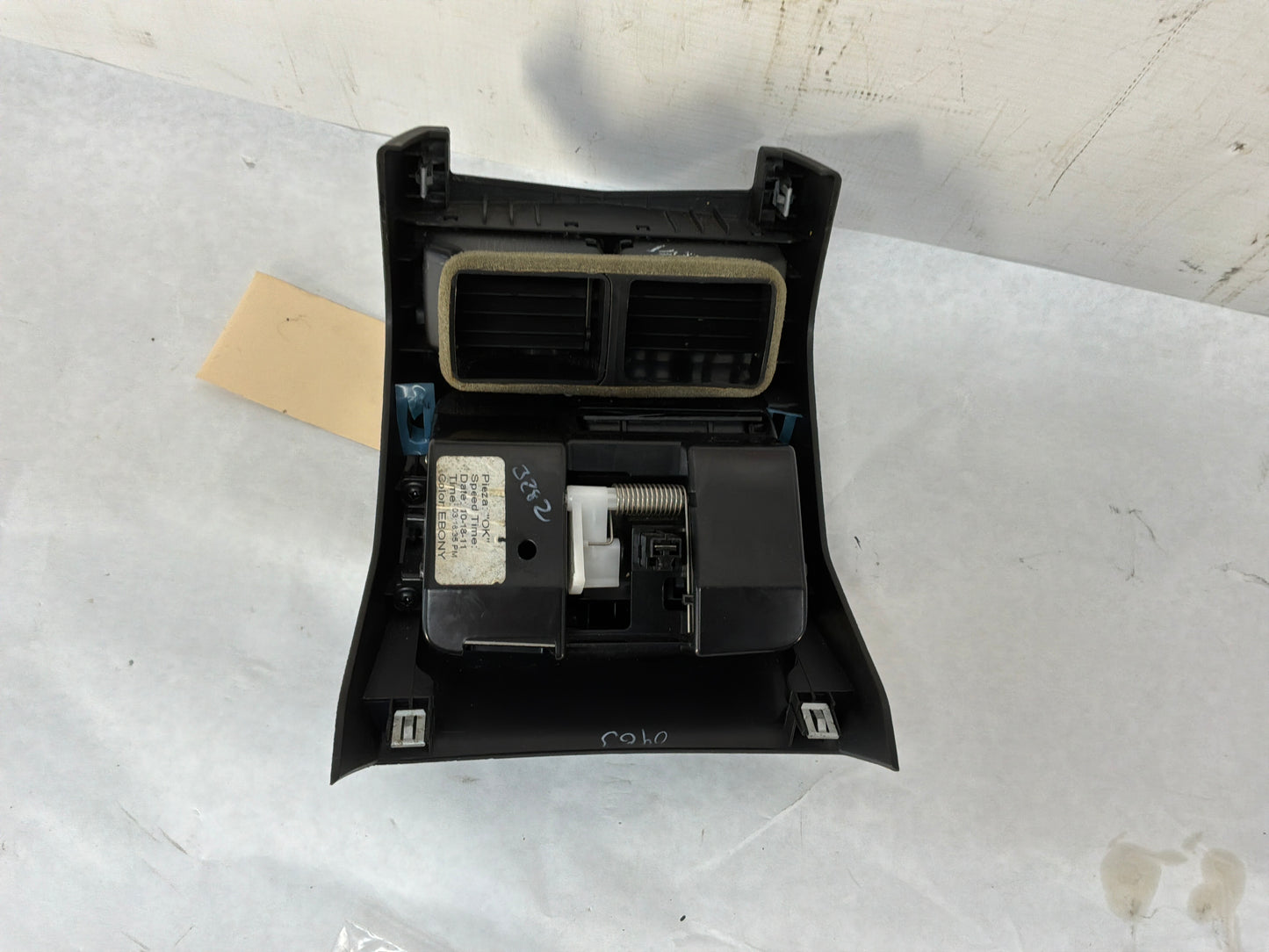 Center console rear vents - Day's Parts Yard