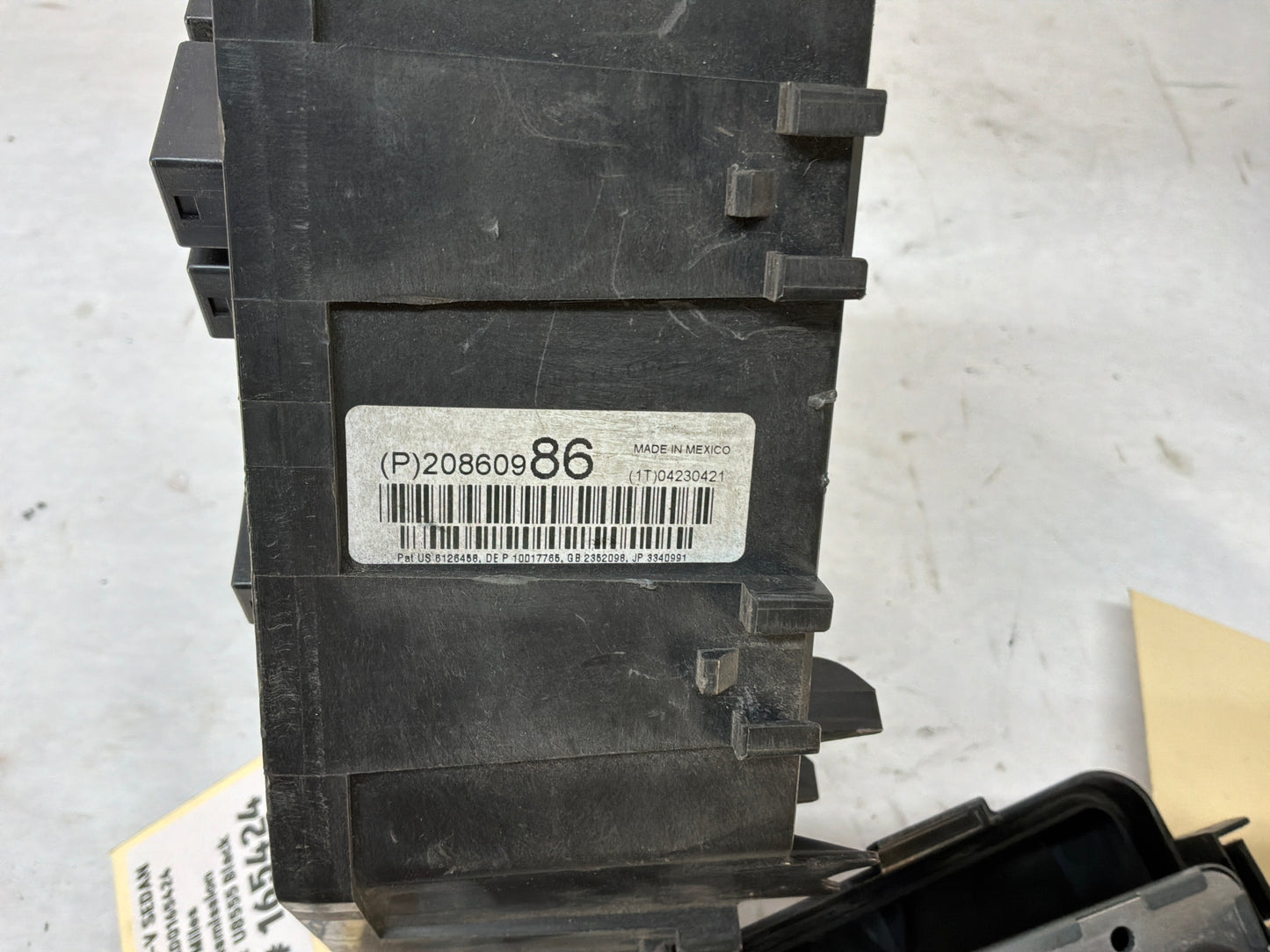 Fuse box - Day's Parts Yard