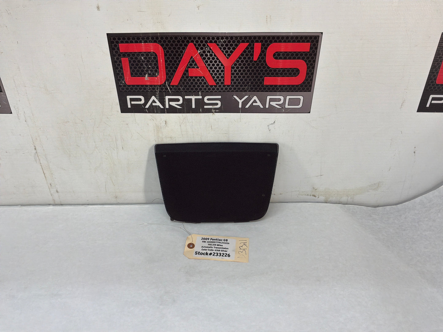 2009 Pontiac G8 Base Center Dash Radio Bezel Speaker Cover Grille OEM - Day's Parts Yard