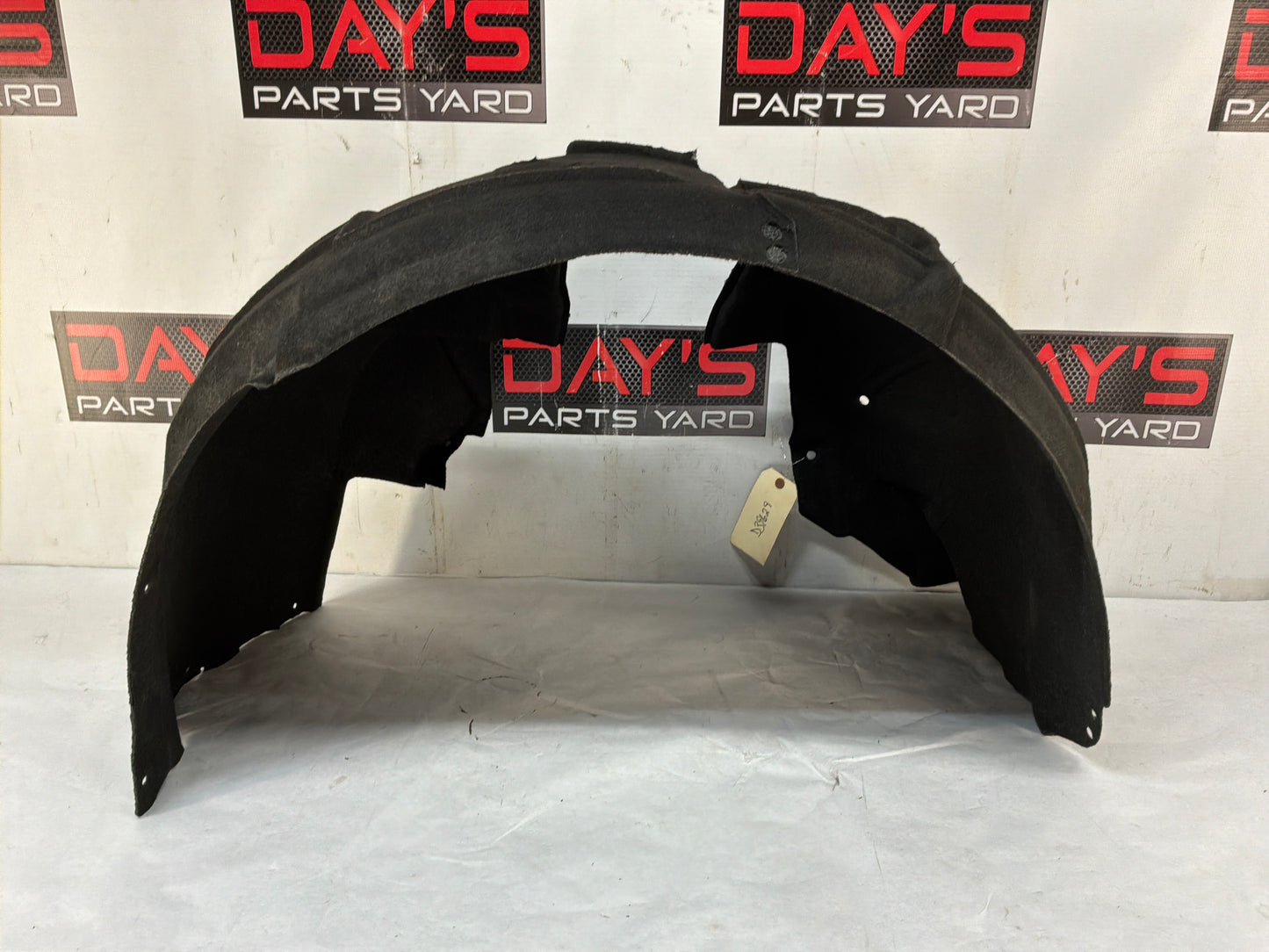 Lh front wheel liner - Day's Parts Yard