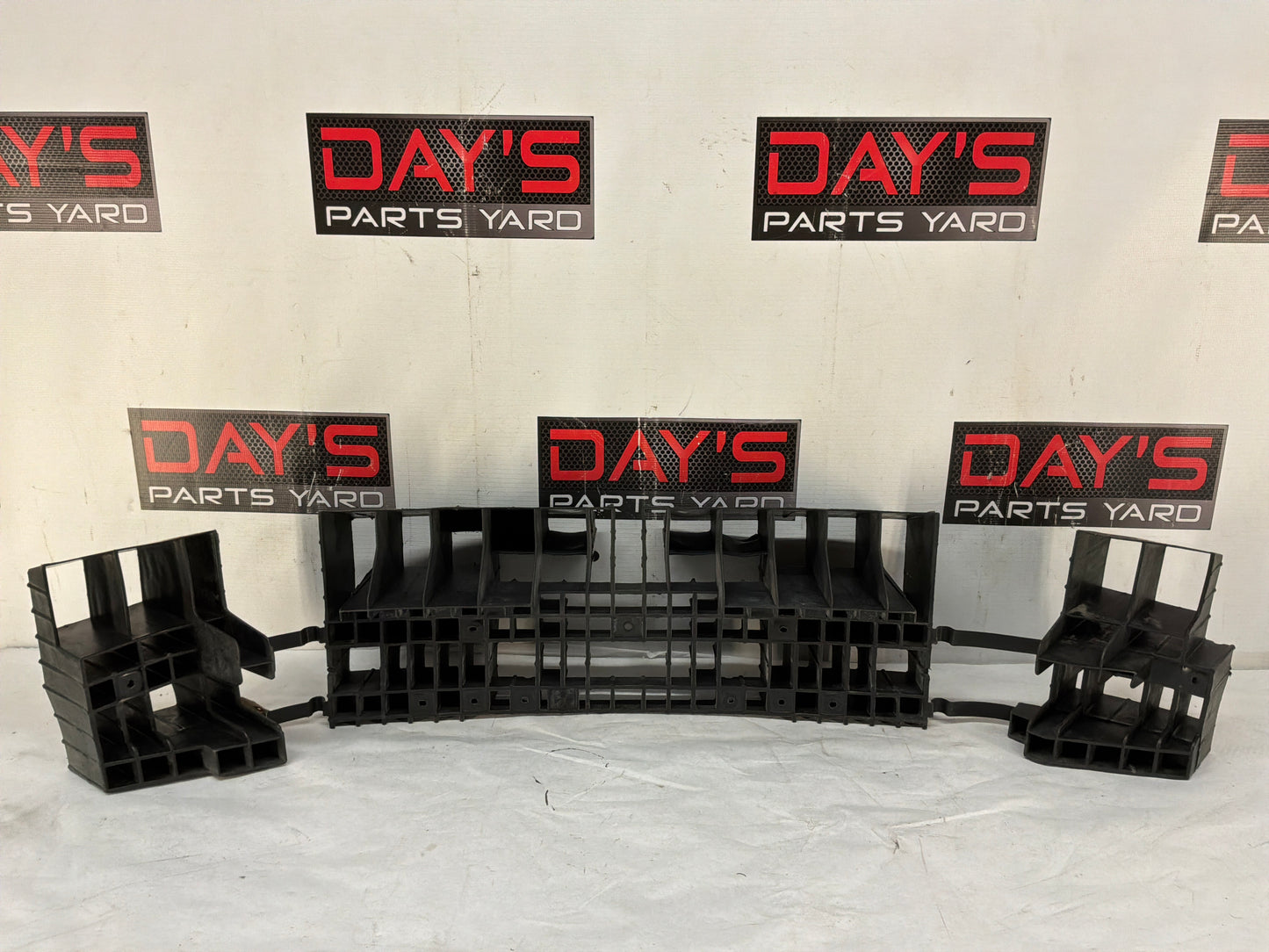 Rear bumper impact bar - Day's Parts Yard