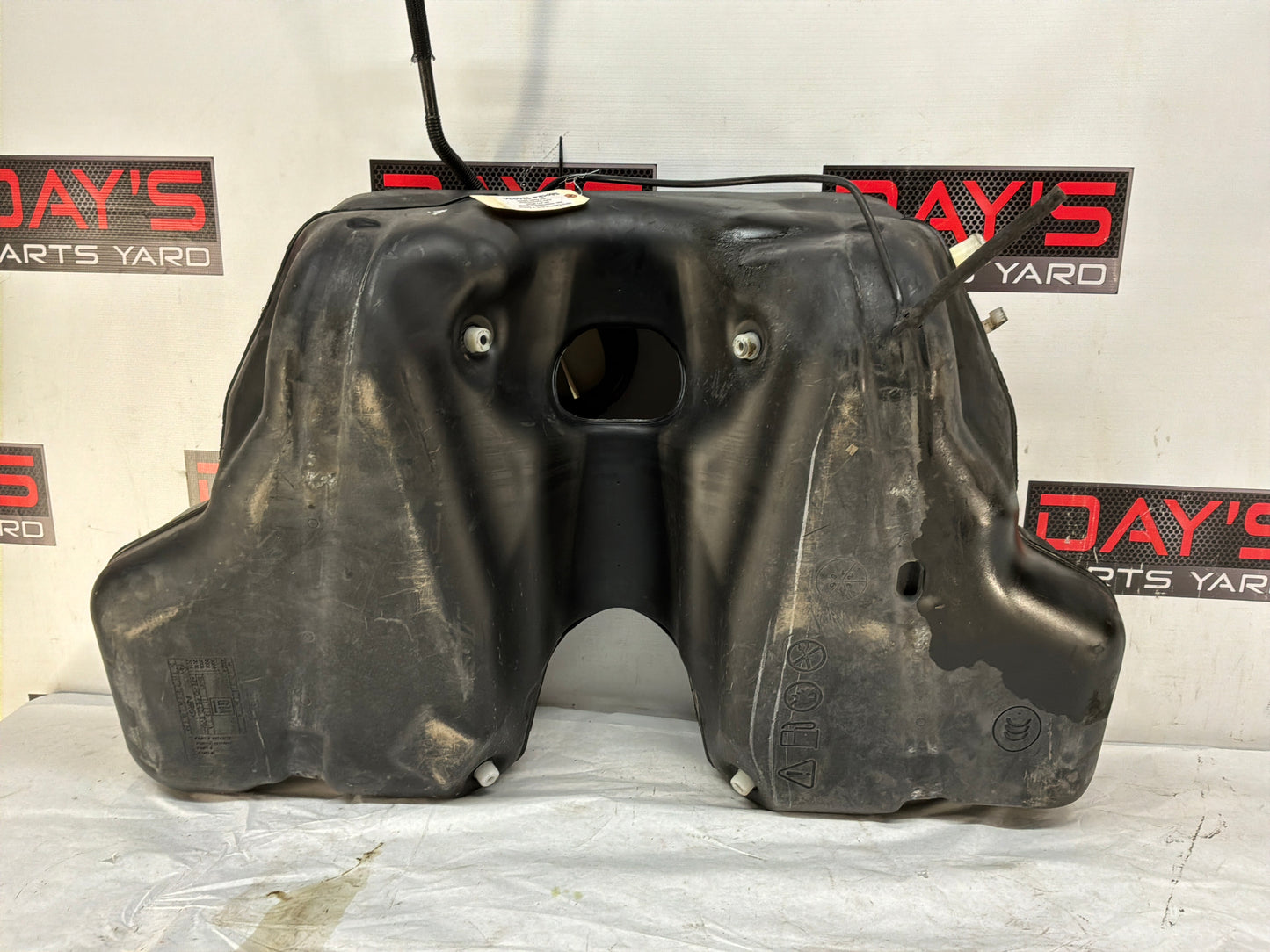 Fuel tank - Day's Parts Yard