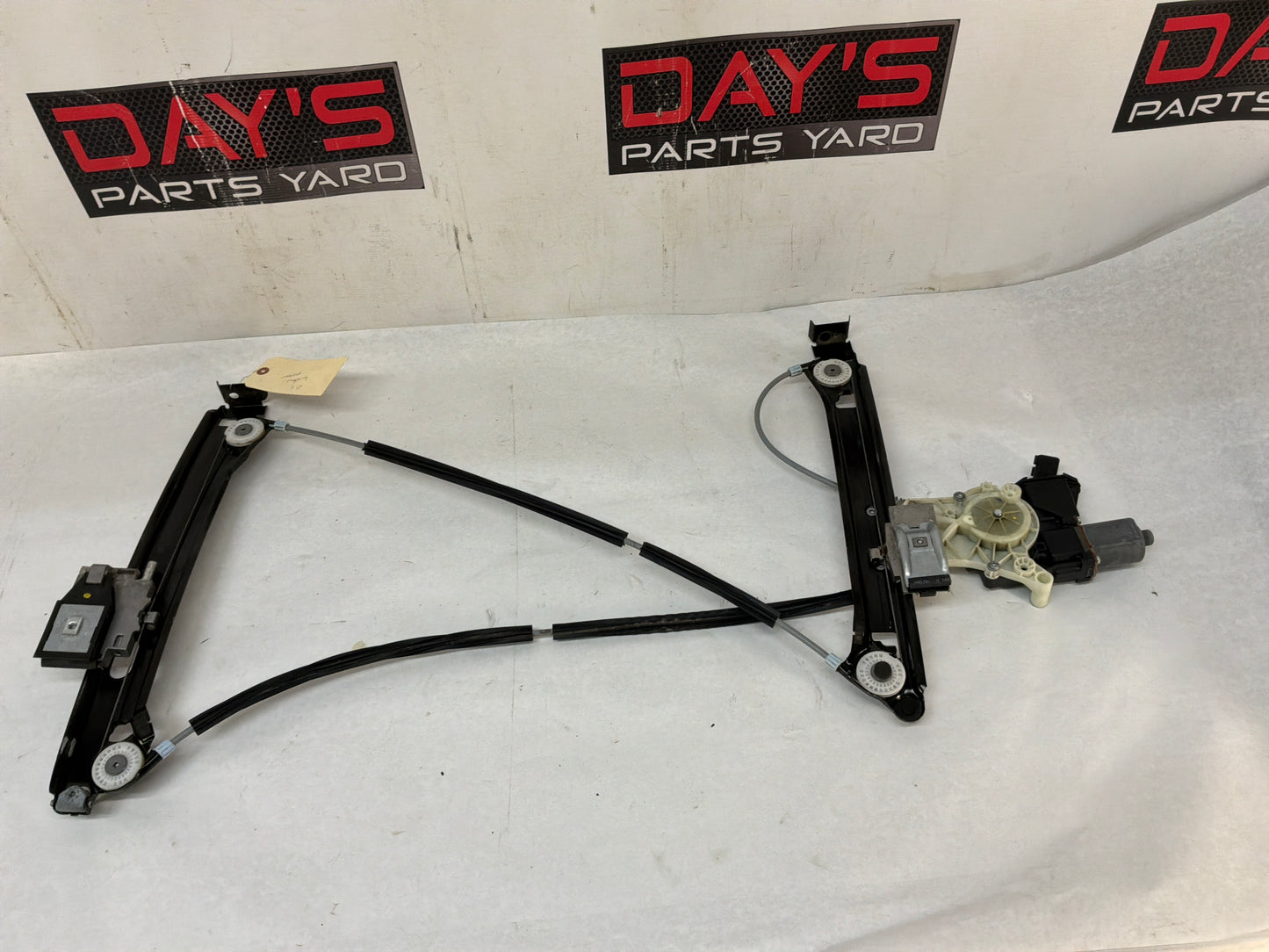 Lh front window regulator - Day's Parts Yard