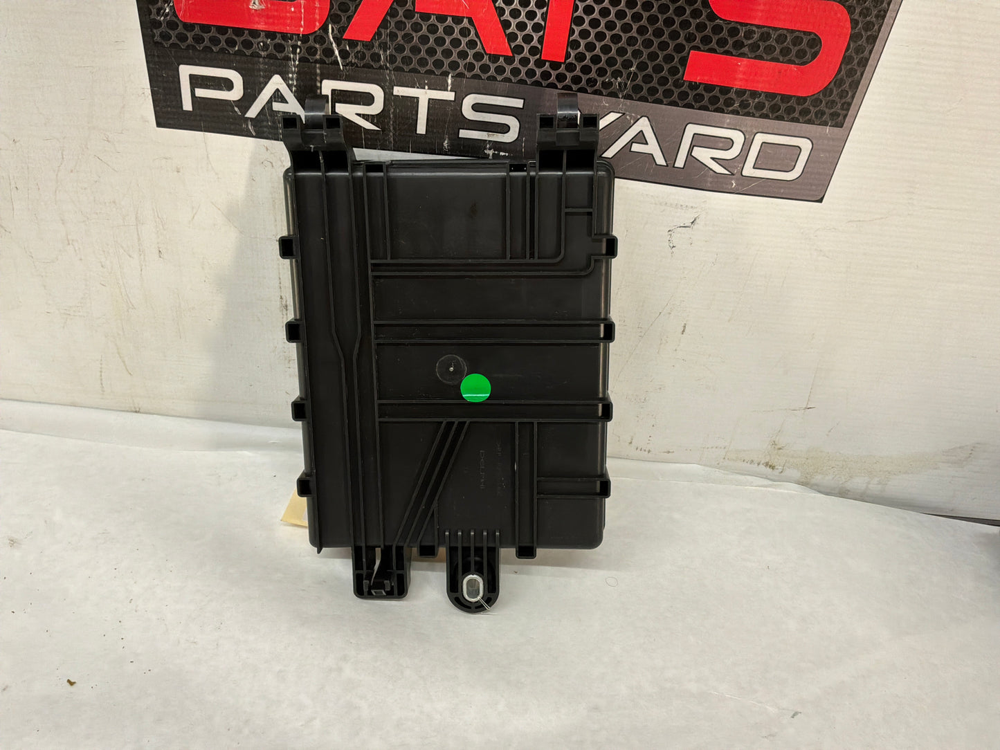 Fuse box - Day's Parts Yard