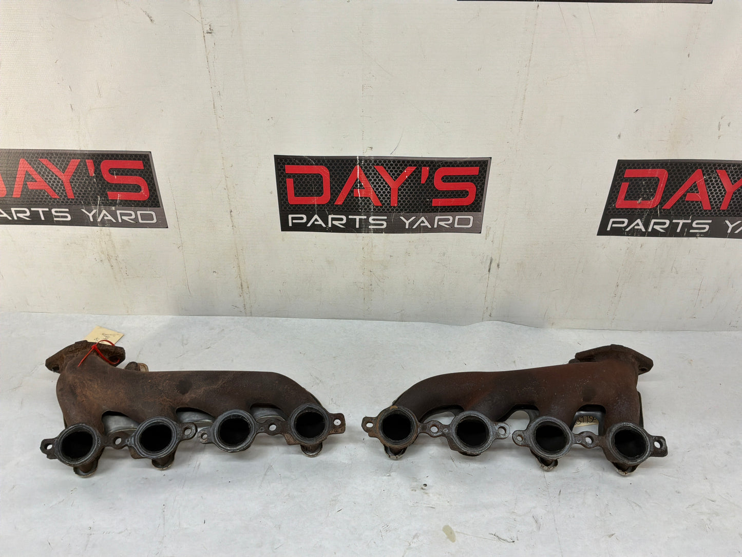 Exhaust manifold - Day's Parts Yard