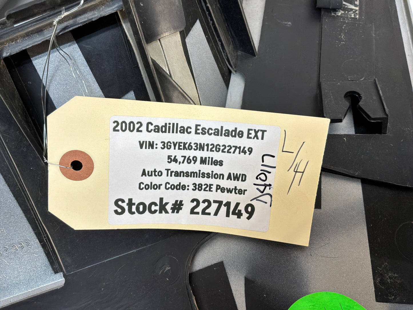 2002 Cadillac Escalade EXT LH Driver Outer Trim Panel Sail Cladding OEM