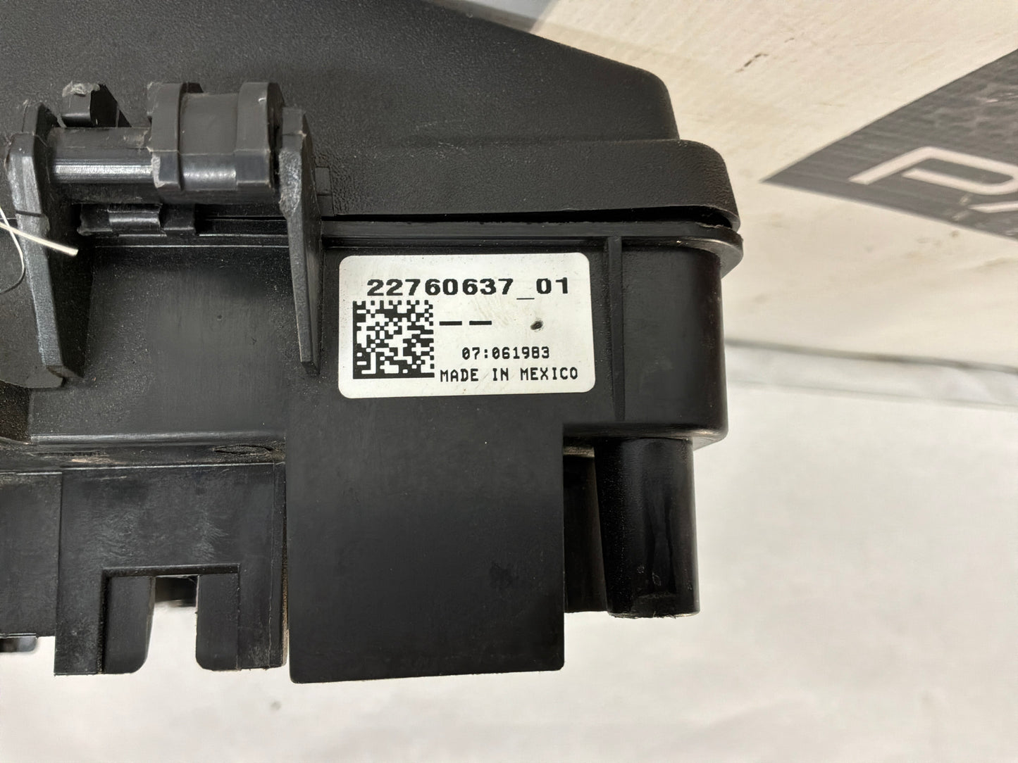 2014 Chevy Camaro ZL1 Engine Motor Bay Fuse Relay Accessory Wiring Junction Box Block OEM