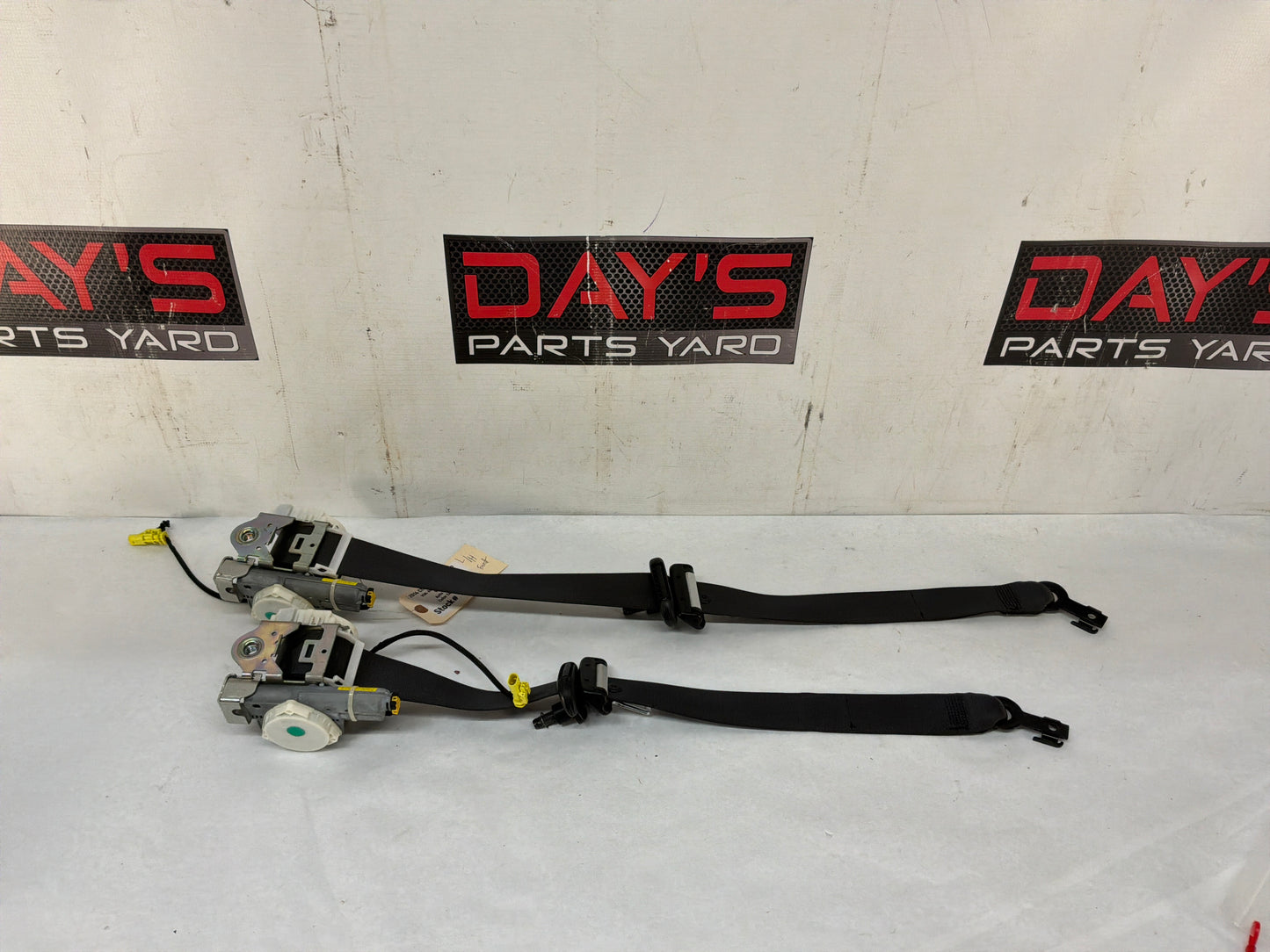 Front seatbelts - Day's Parts Yard