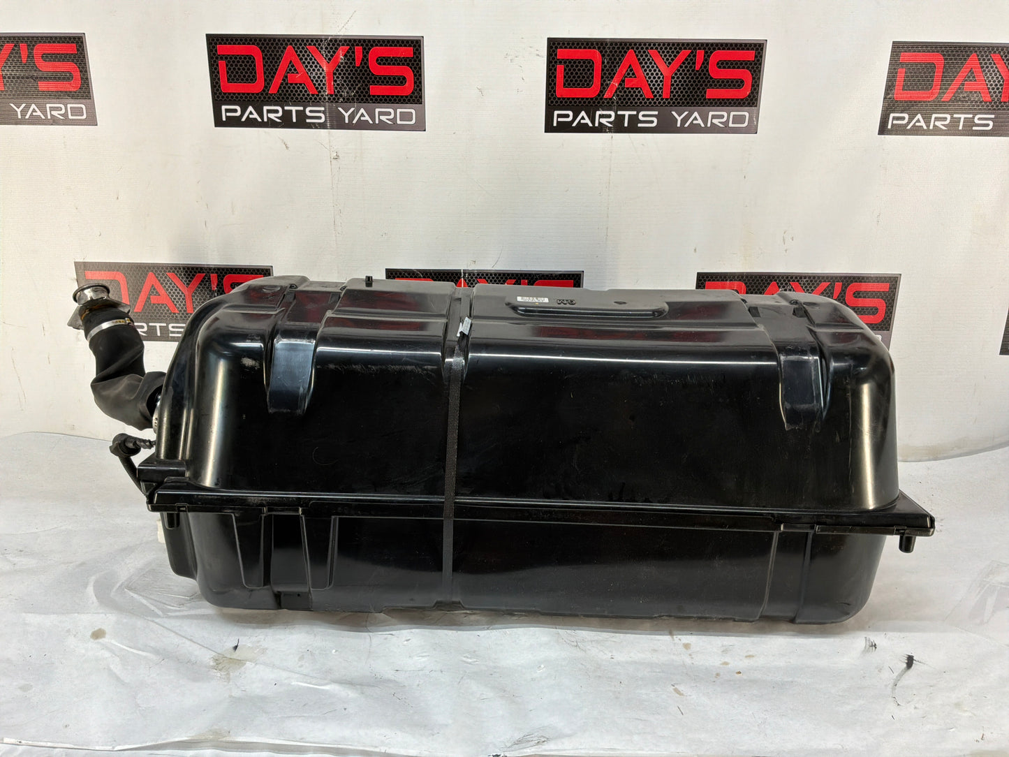Complete fuel tank - Day's Parts Yard