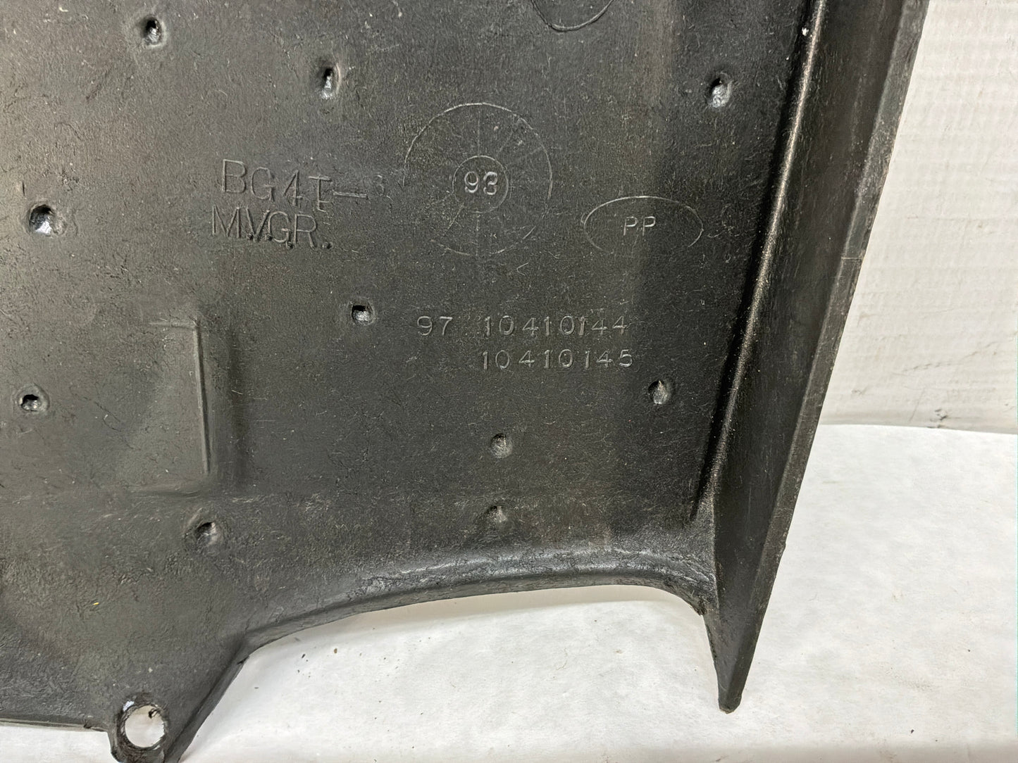 Knee bolster - Day's Parts Yard
