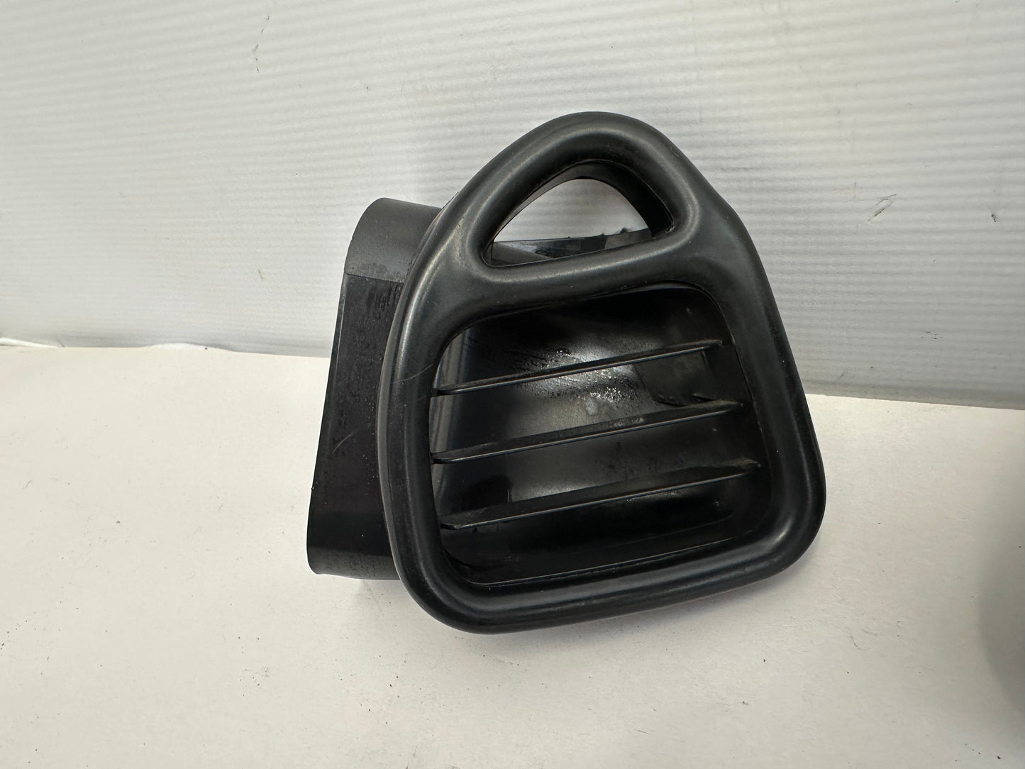 2004 Pontiac GTO LH Driver Door Air Vents OEM - Day's Parts Yard