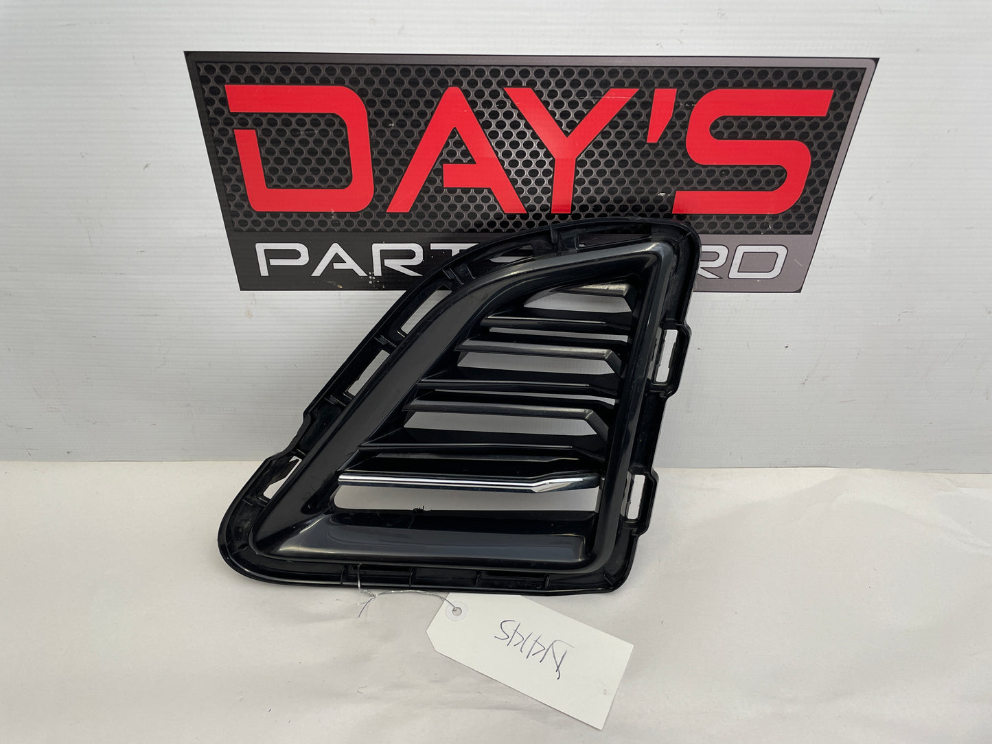 2018 Chevy Camaro SS RH Passenger Front Scoop Cooling Vent OEM - Day's Parts Yard