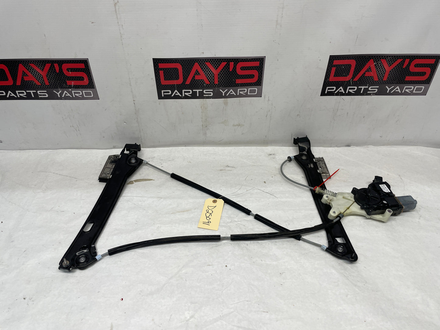 2013 Chevy Camaro ZL1 RH Passenger Front Window Regulator w/ Motor OEM - Day's Parts Yard