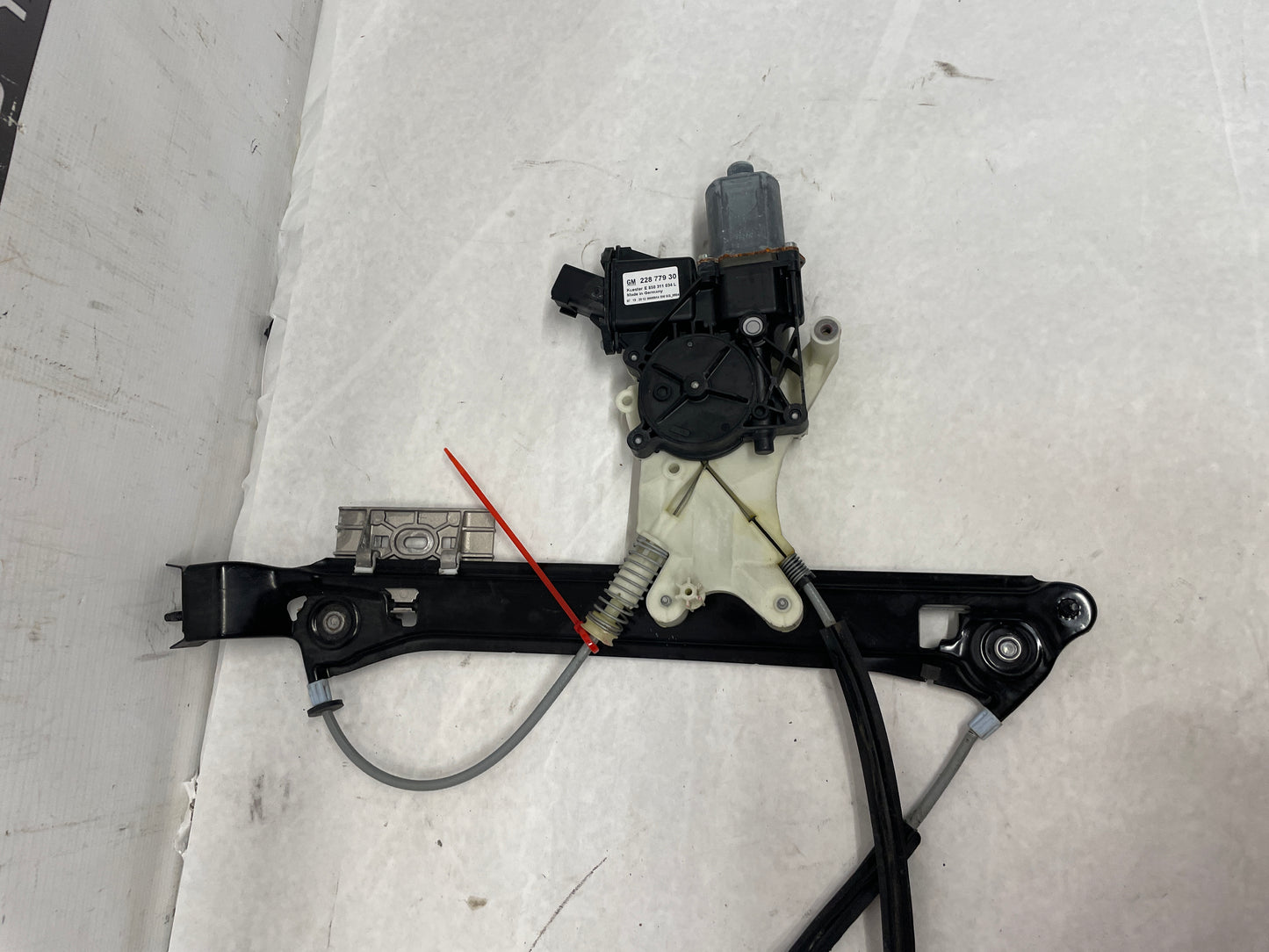 2013 Chevy Camaro ZL1 RH Passenger Front Window Regulator w/ Motor OEM - Day's Parts Yard