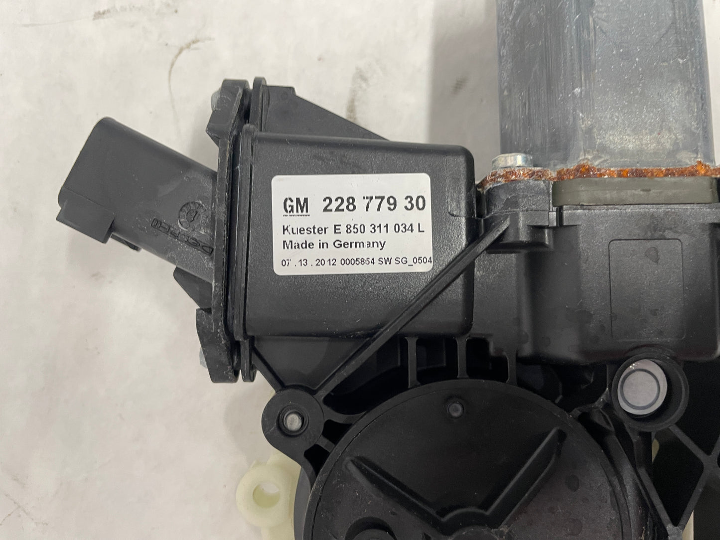 2013 Chevy Camaro ZL1 RH Passenger Front Window Regulator w/ Motor OEM - Day's Parts Yard