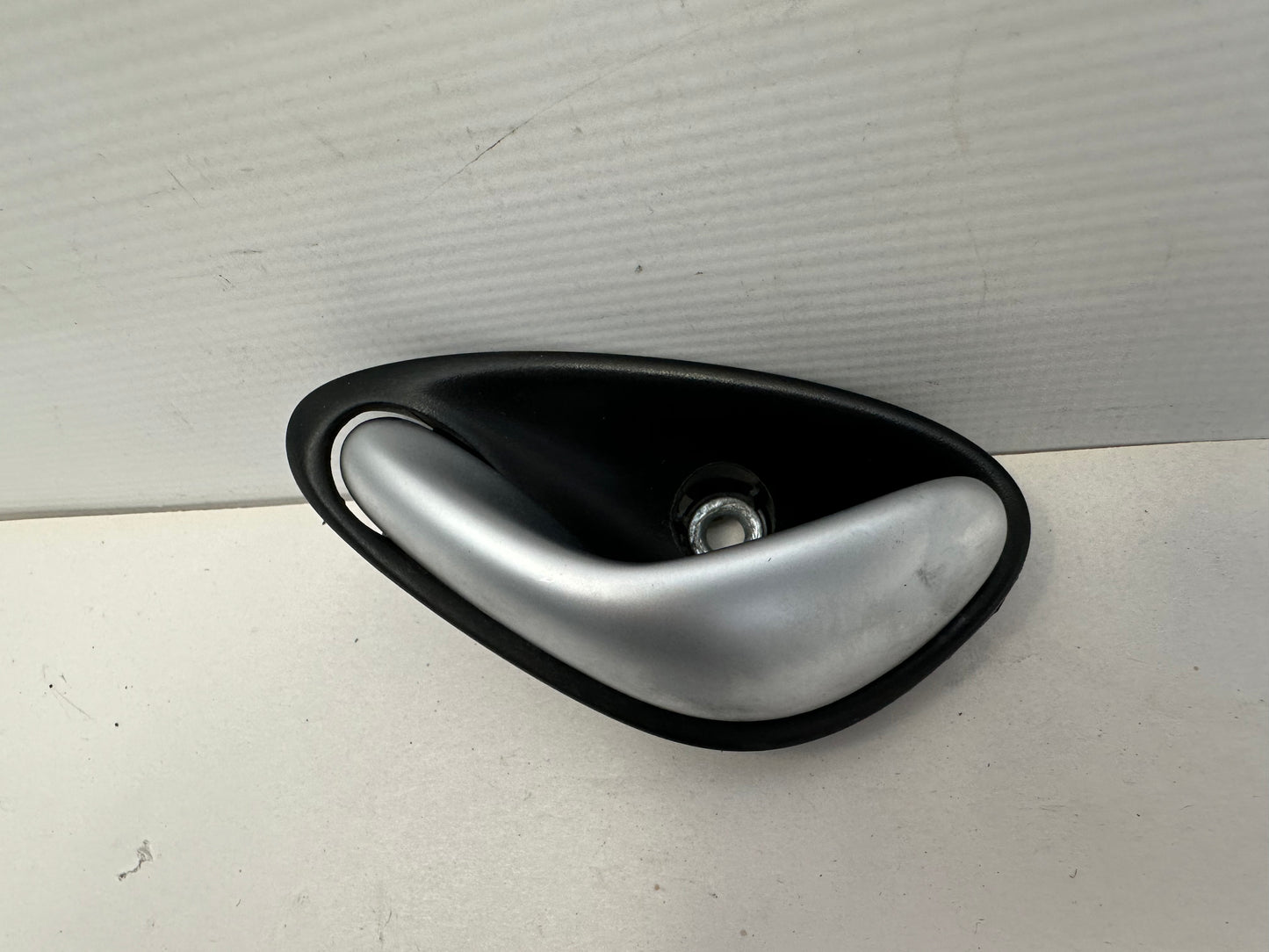 2004 Pontiac GTO LH Driver Interior Door Handle OEM - Day's Parts Yard