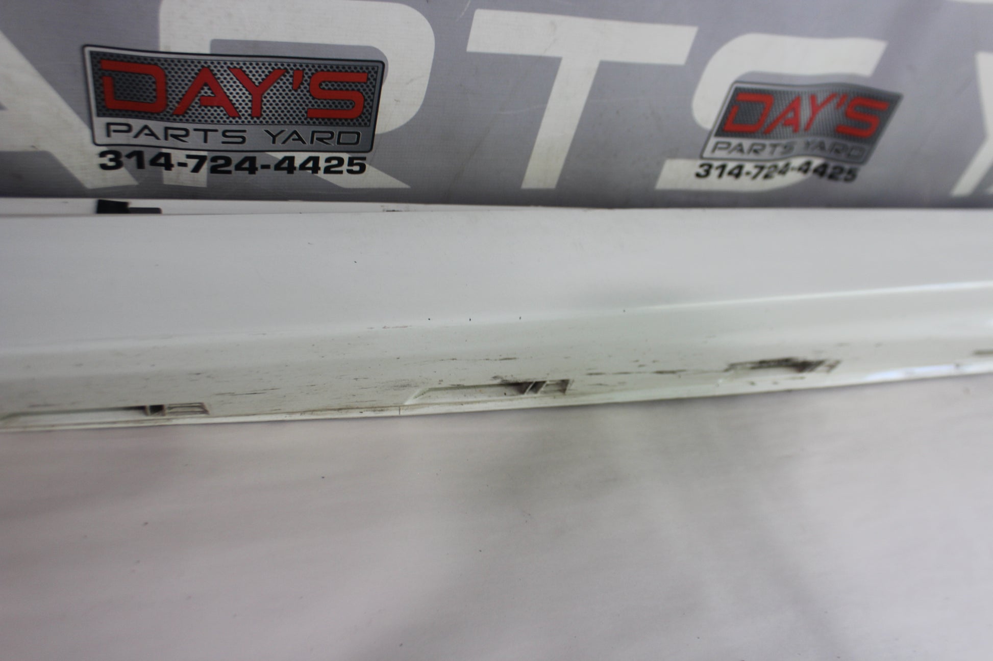 2009 Pontiac G8 LH Driver Rocker Molding Panel OEM - Day's Parts Yard