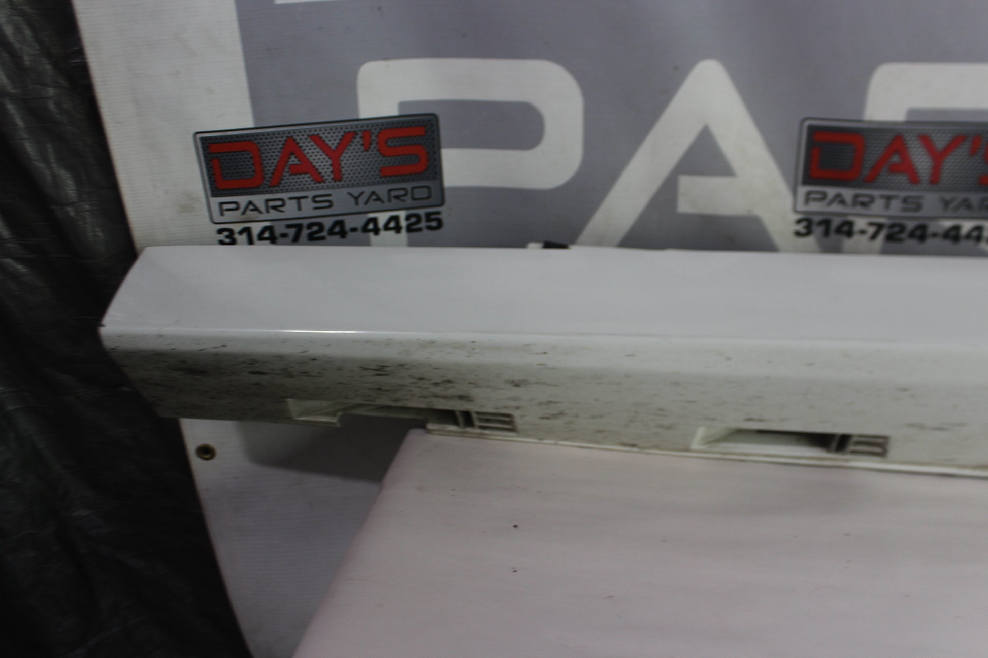 2009 Pontiac G8 LH Driver Rocker Molding Panel OEM - Day's Parts Yard