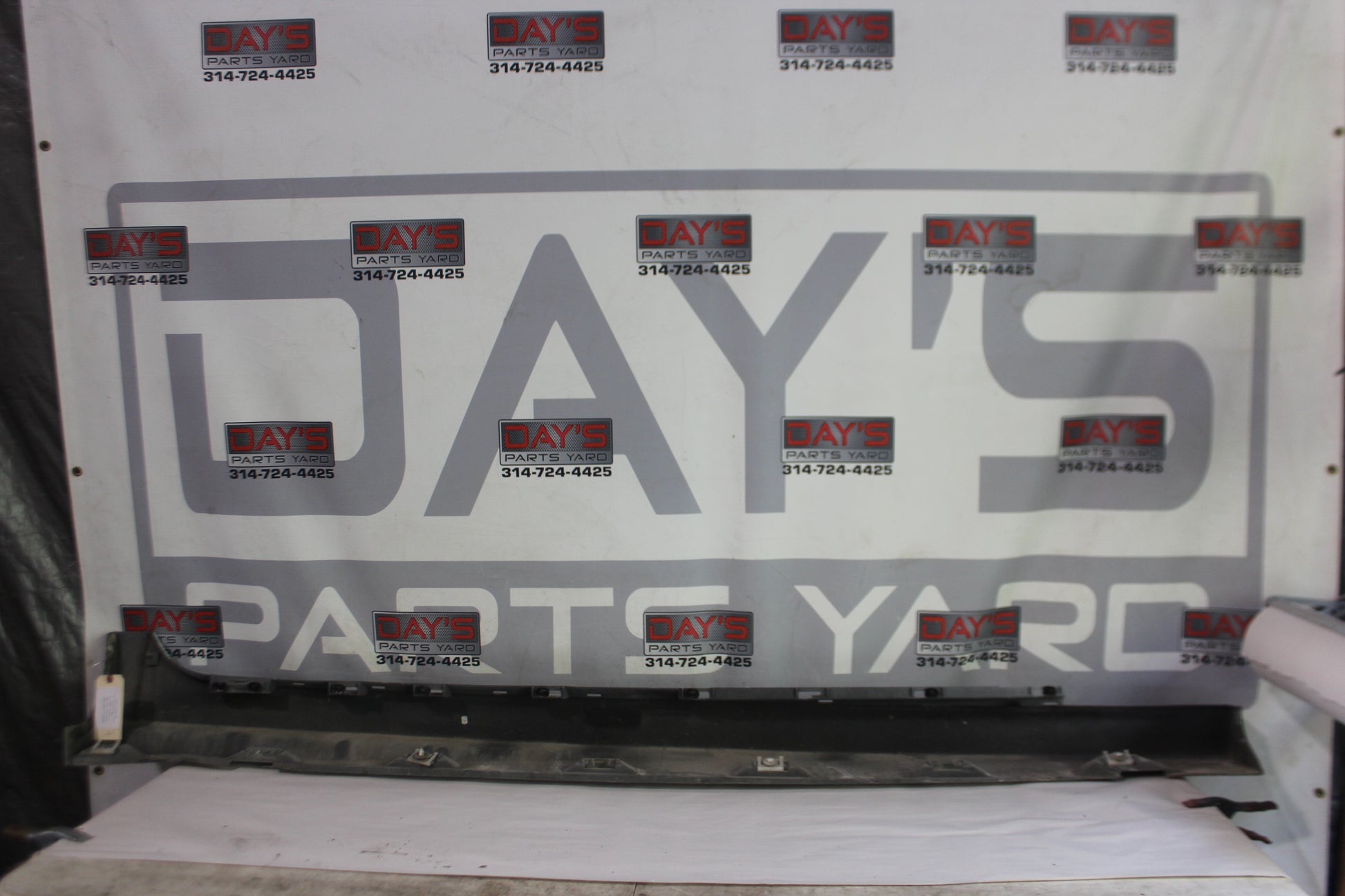 2009 Pontiac G8 LH Driver Rocker Molding Panel OEM - Day's Parts Yard