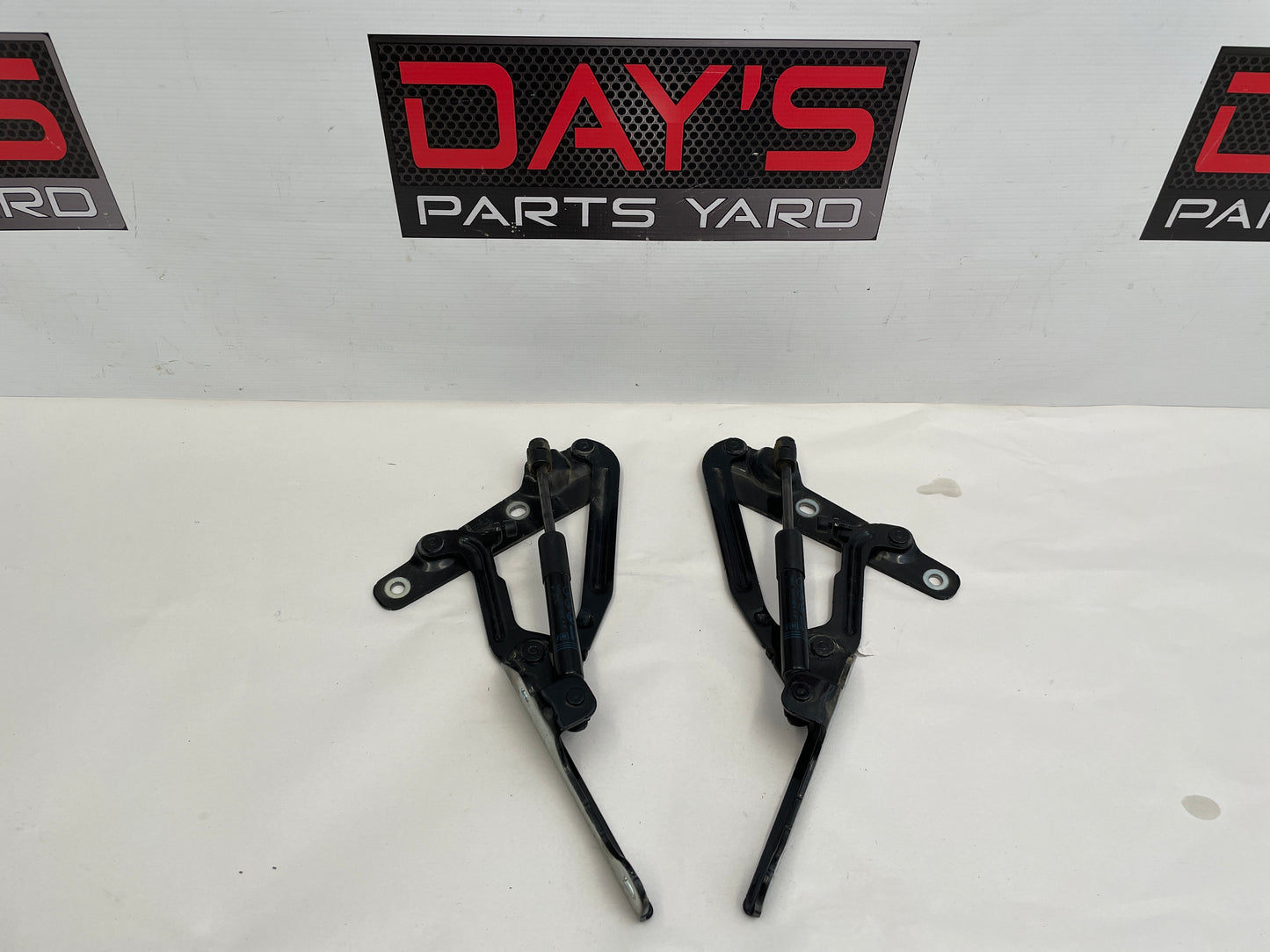 2018 Chevy Camaro SS RH & LH Trunk Hinges OEM - Day's Parts Yard