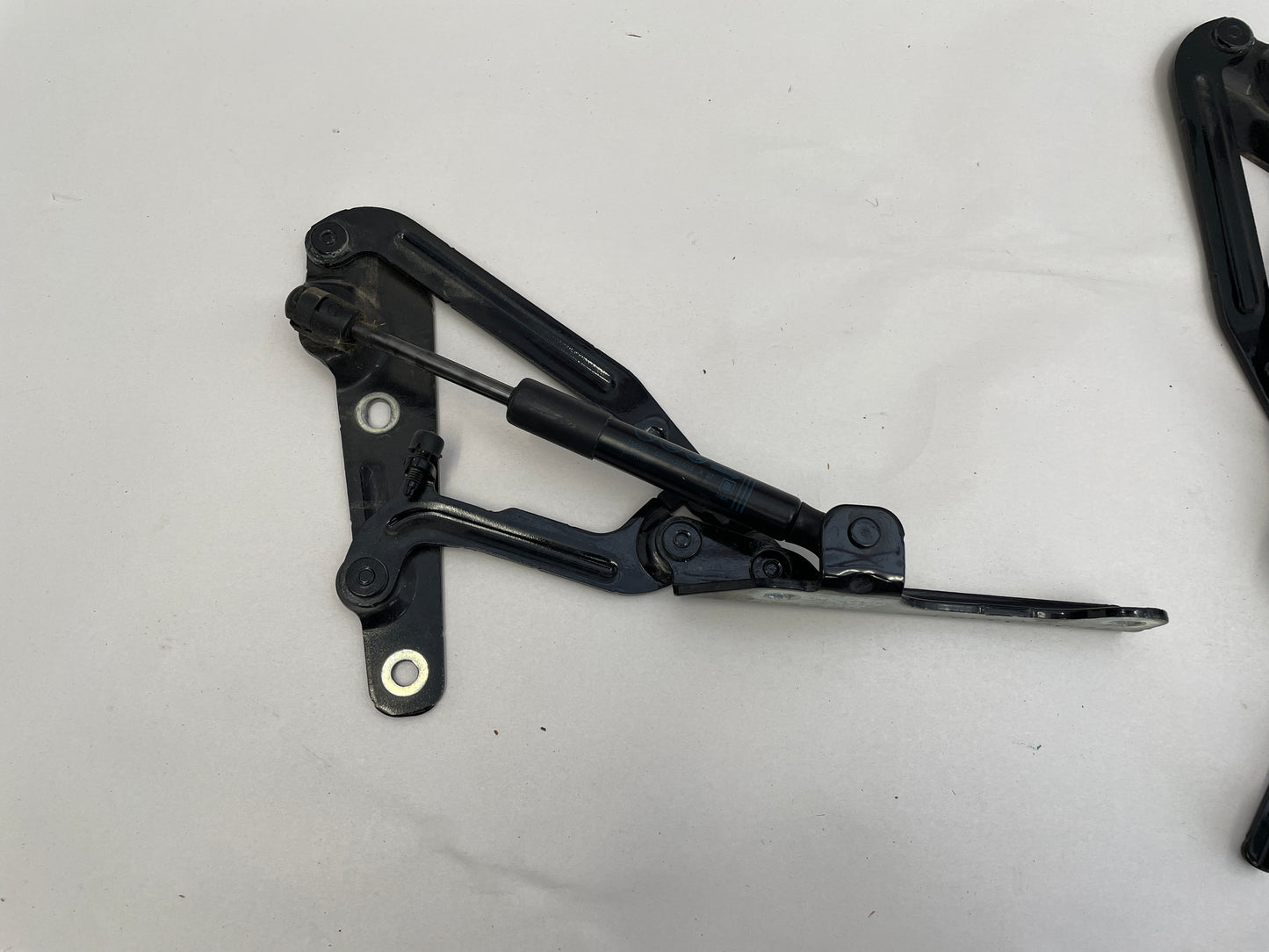 2018 Chevy Camaro SS RH & LH Trunk Hinges OEM - Day's Parts Yard