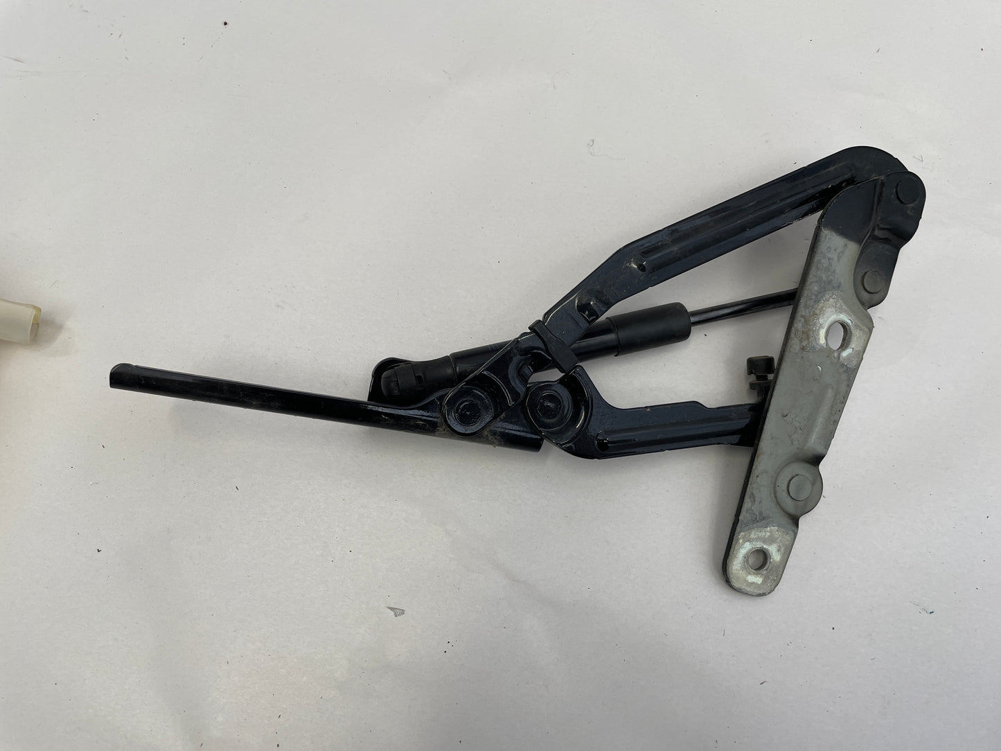 2018 Chevy Camaro SS RH & LH Trunk Hinges OEM - Day's Parts Yard