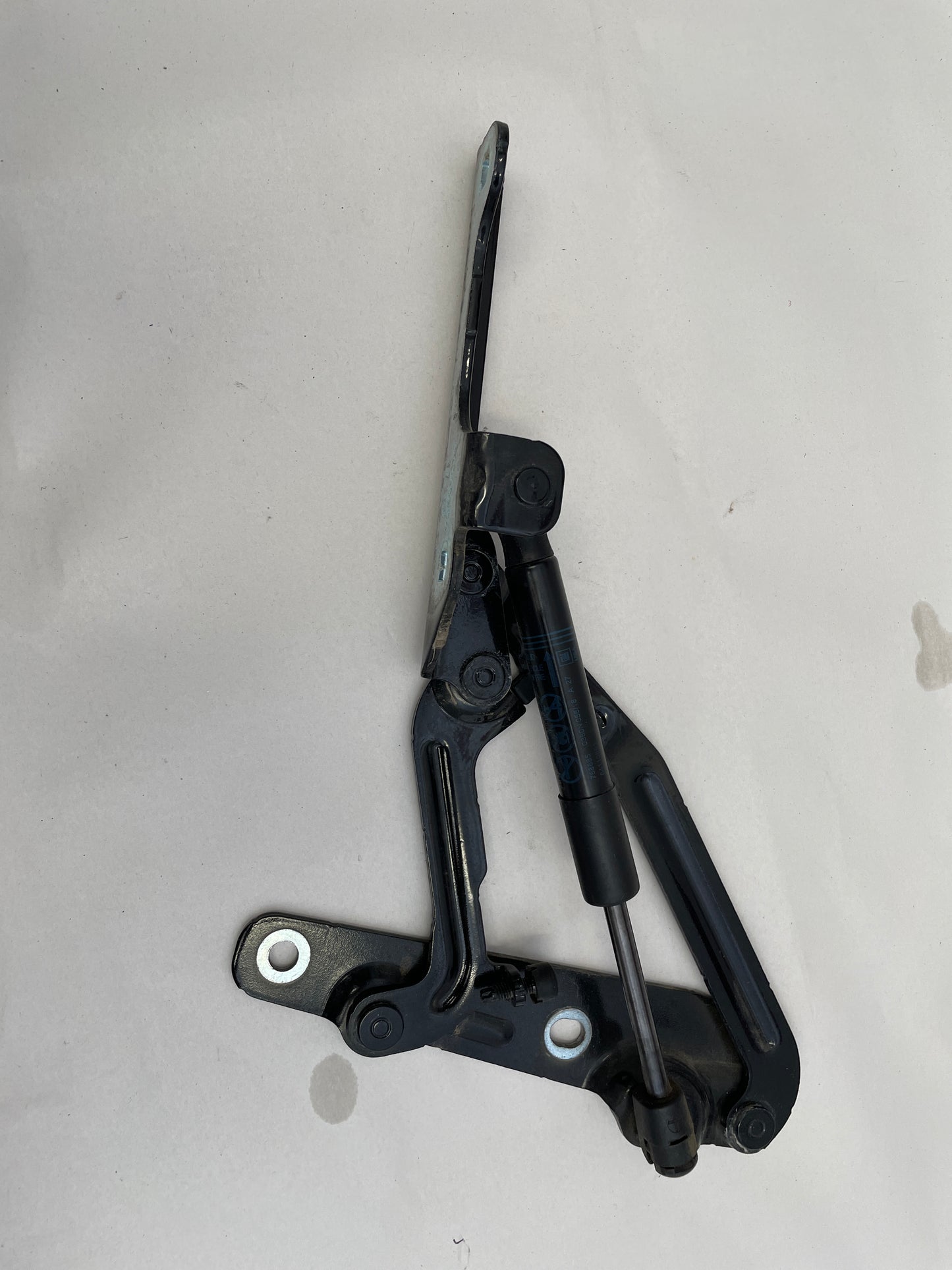 2018 Chevy Camaro SS RH & LH Trunk Hinges OEM - Day's Parts Yard