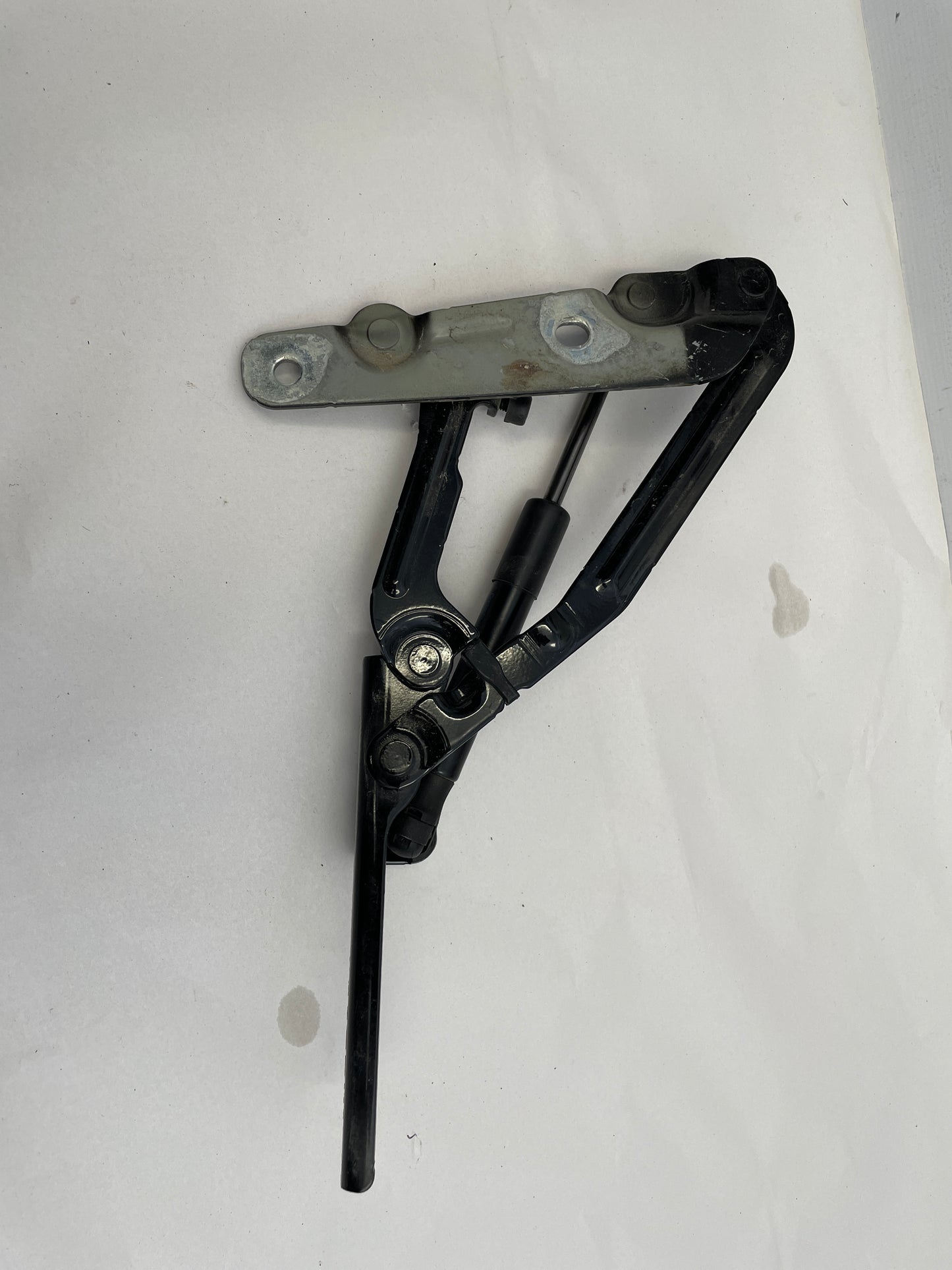 2018 Chevy Camaro SS RH & LH Trunk Hinges OEM - Day's Parts Yard