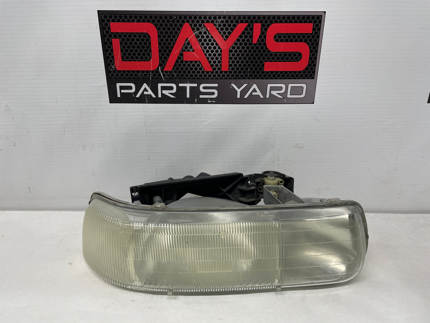 2003 Chevy Suburban RH Passenger Upper Headlight Head Light Lamp OEM - Day's Parts Yard