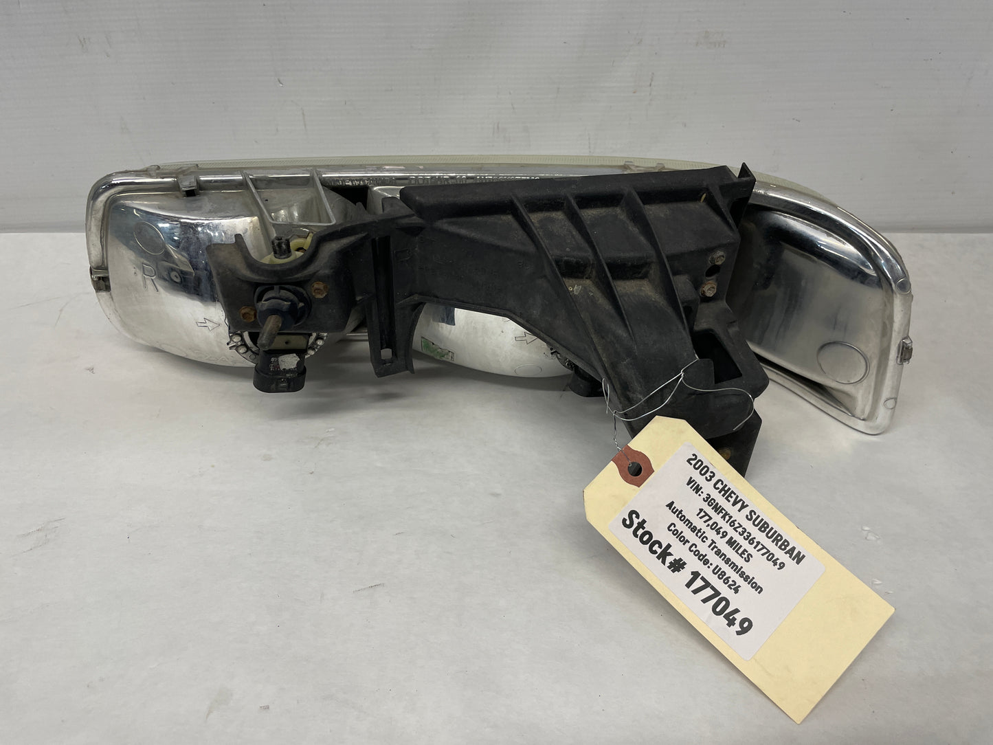 2003 Chevy Suburban RH Passenger Upper Headlight Head Light Lamp OEM - Day's Parts Yard