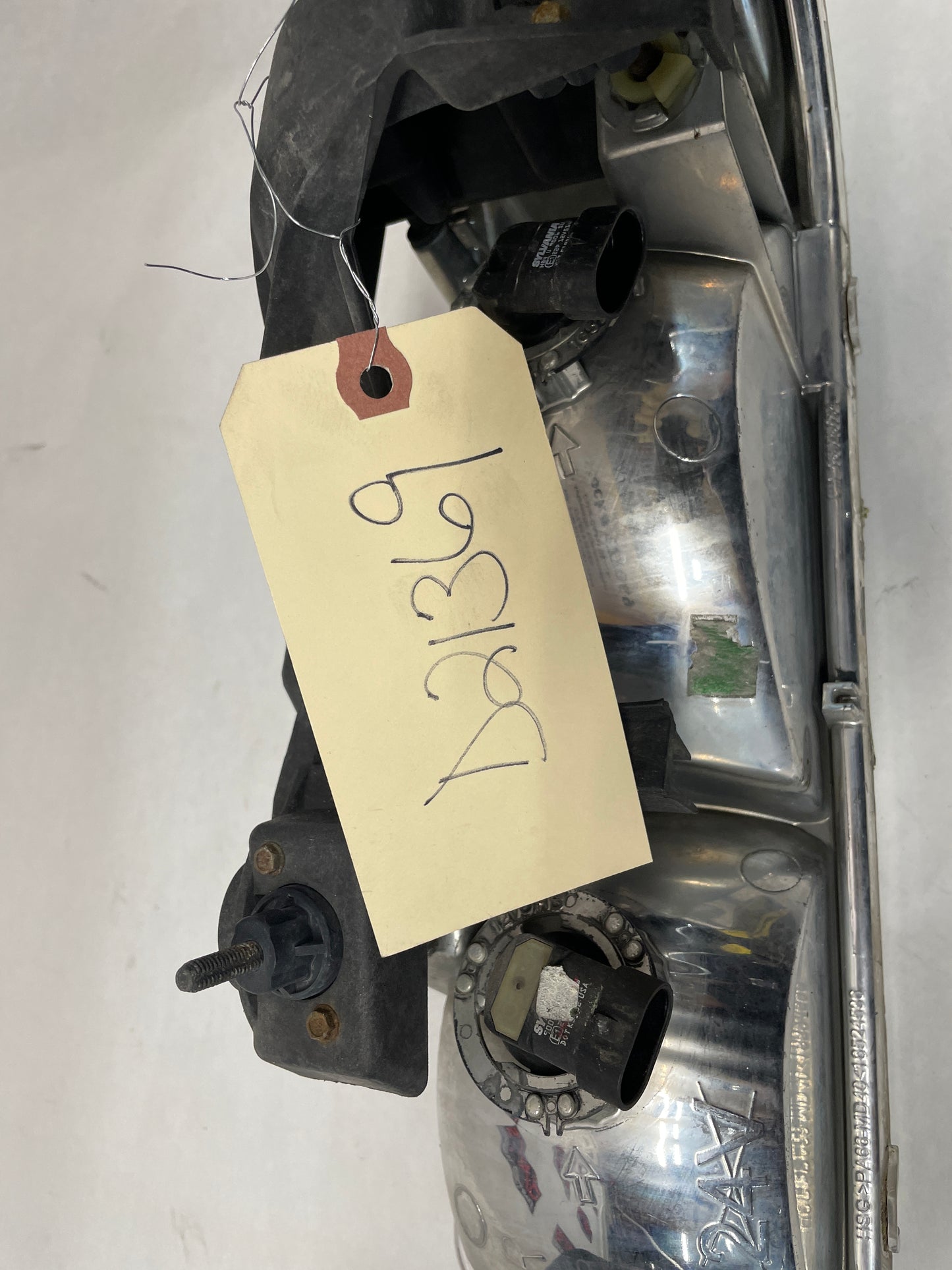 2003 Chevy Suburban RH Passenger Upper Headlight Head Light Lamp OEM - Day's Parts Yard