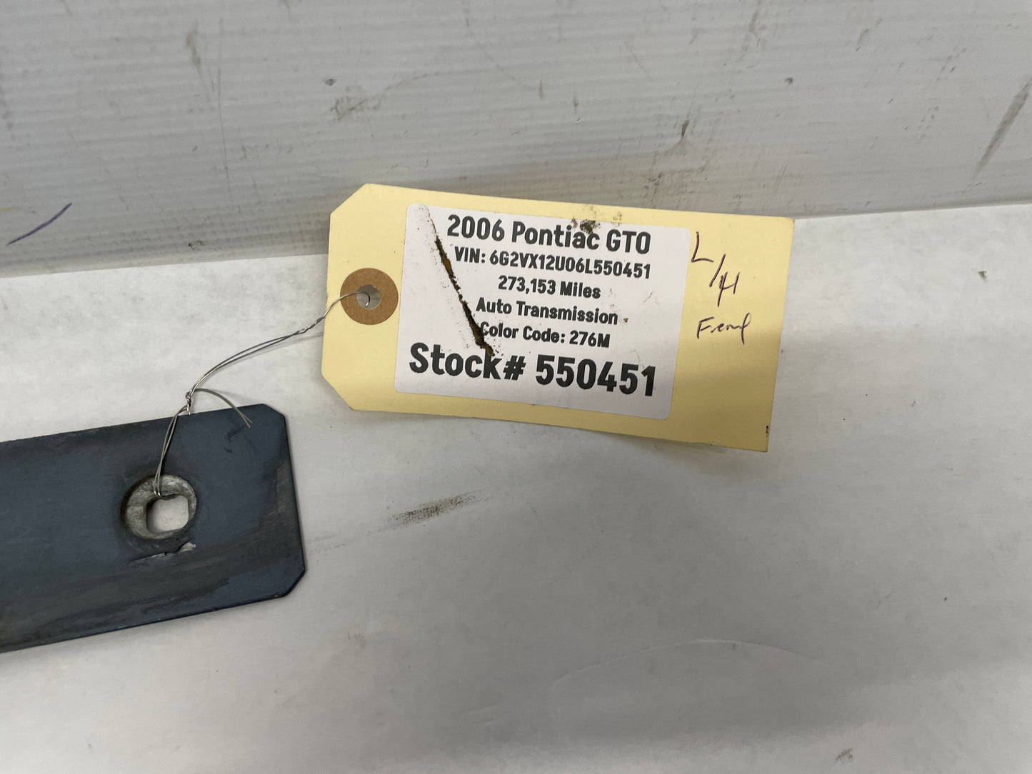 2006 Pontiac GTO LH Driver Fender Side Skirt Rocker Molding Support Bracket OEM - Day's Parts Yard