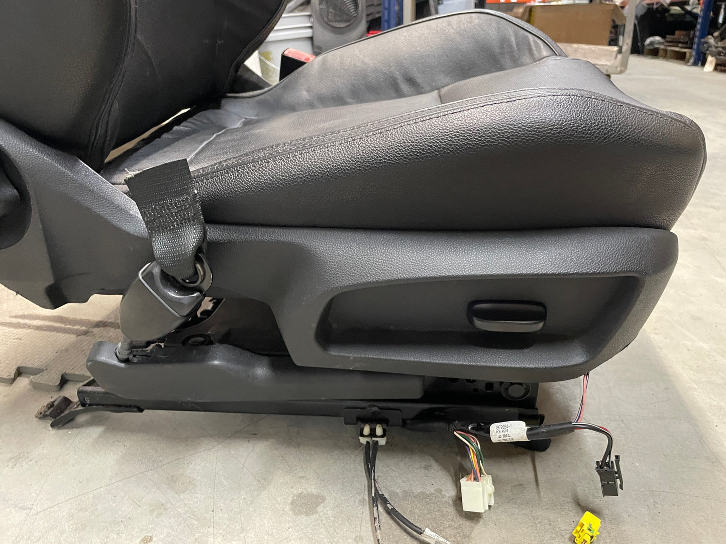 2009 Pontiac G8 GT Seats Fronts and Rears Black Leather OEM - Day's Parts Yard