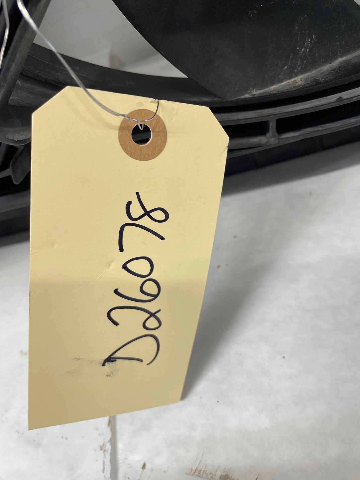2005 Pontiac GTO Dual Radiator Electric Cooling Fans Shroud Assembly OEM - Day's Parts Yard
