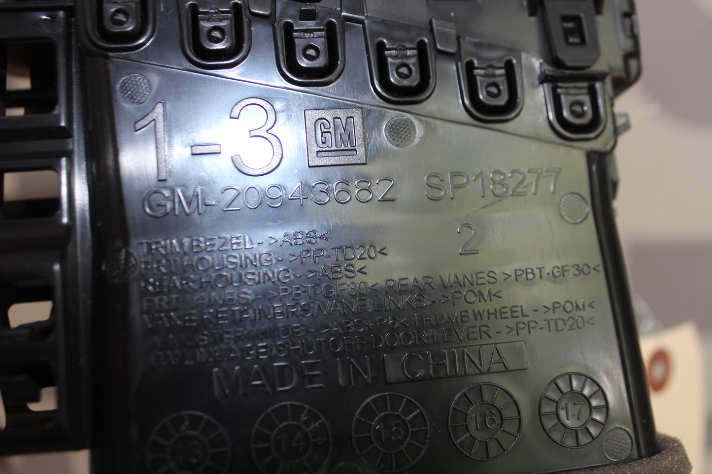 2014 GMC Sierra K1500 Denali RH Passenger Dash Air Vent OEM - Day's Parts Yard