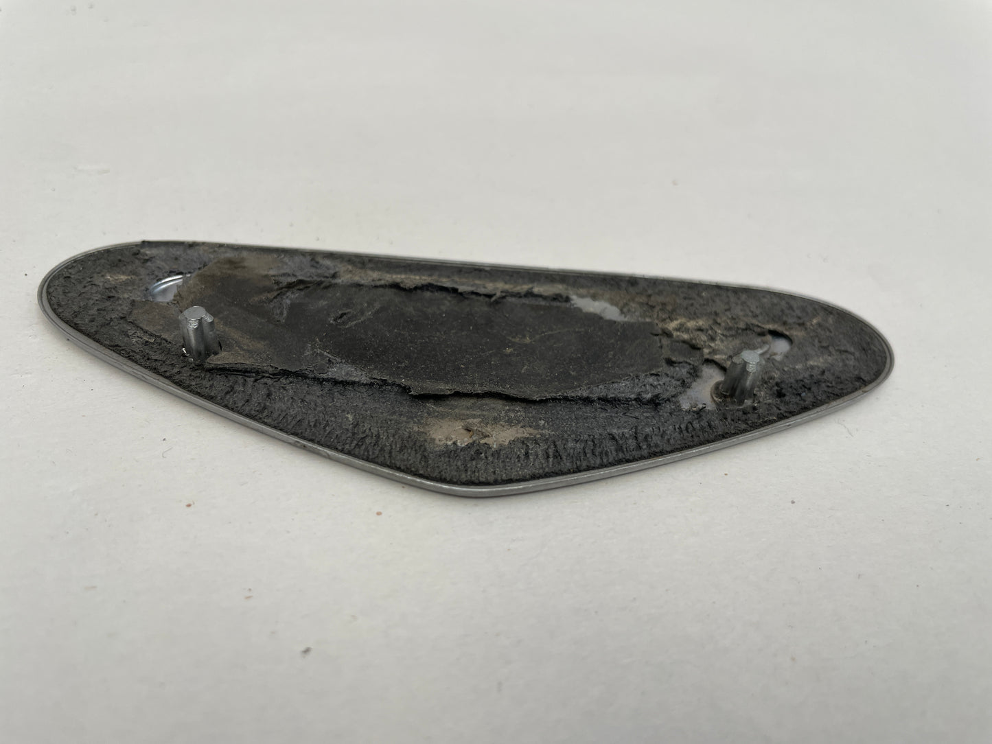 2005 Pontiac GTO Fender Emblem Badge OEM - Day's Parts Yard